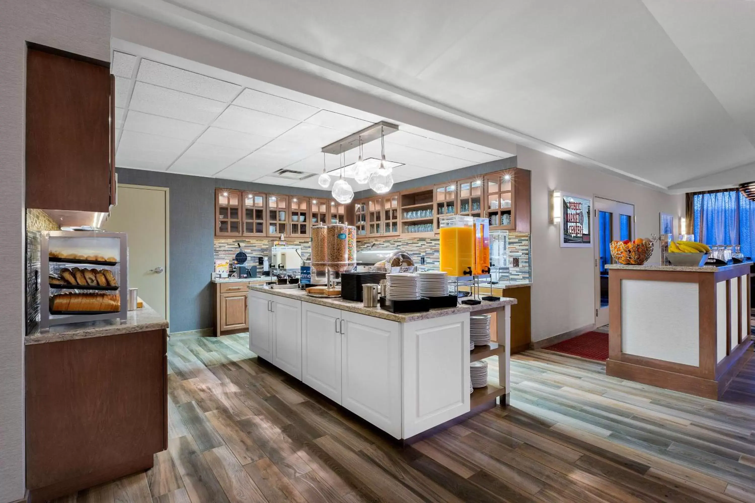 Breakfast, Kitchen/Kitchenette in Homewood Suites by Hilton Seattle Downtown