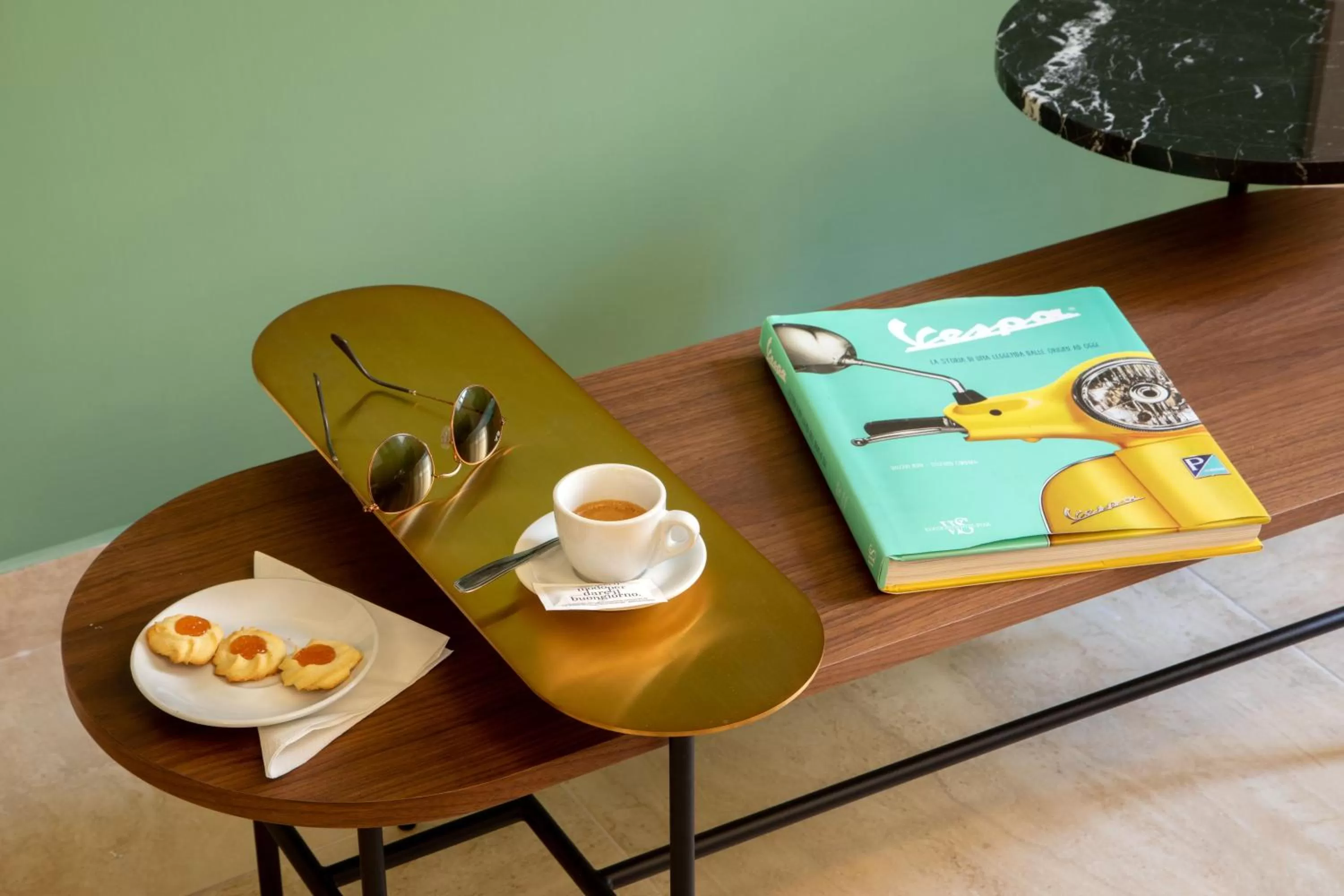 Communal lounge/ TV room in Hotel Colosseum