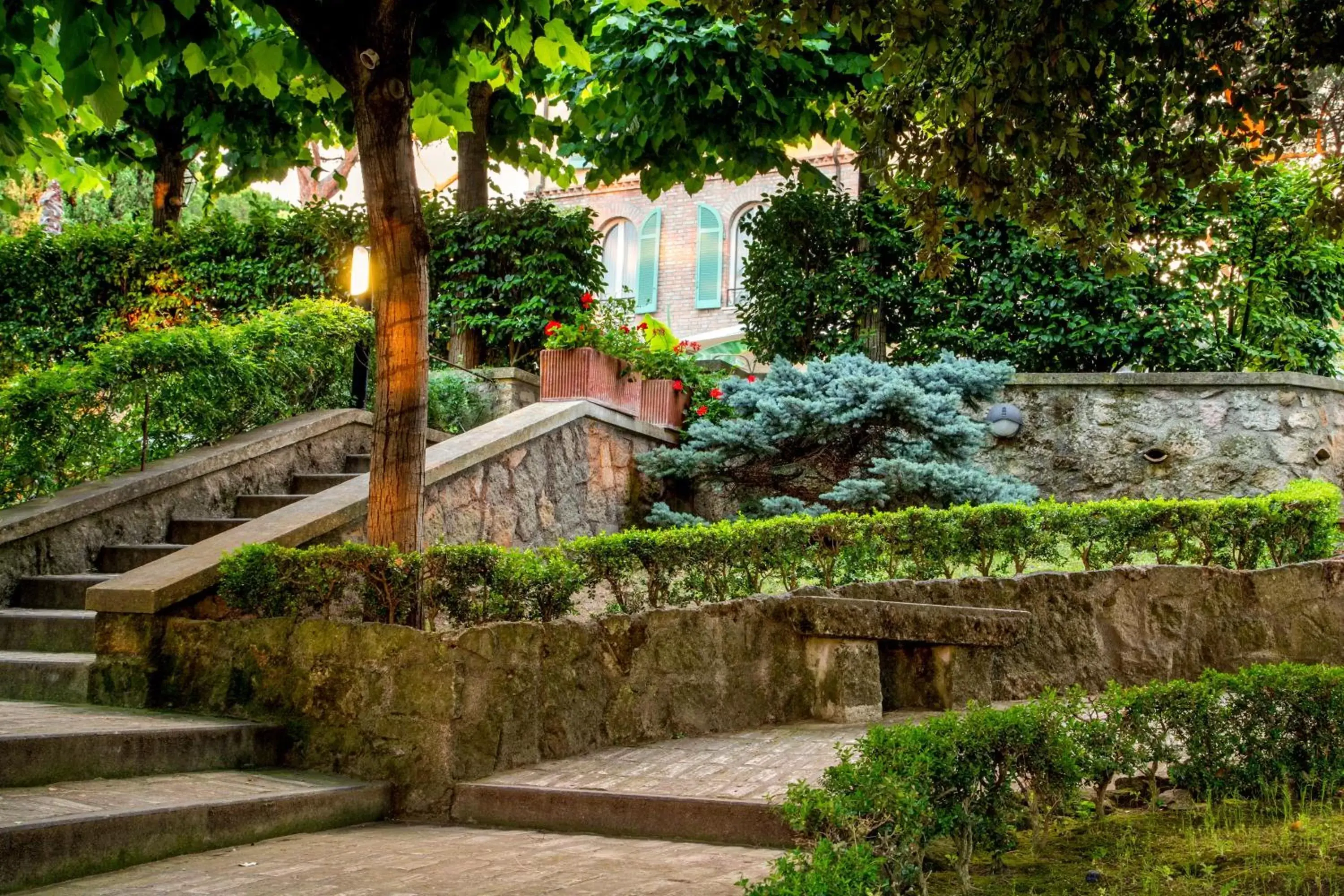 Staff, Patio/Outdoor Area in Hotel Verdeborgo