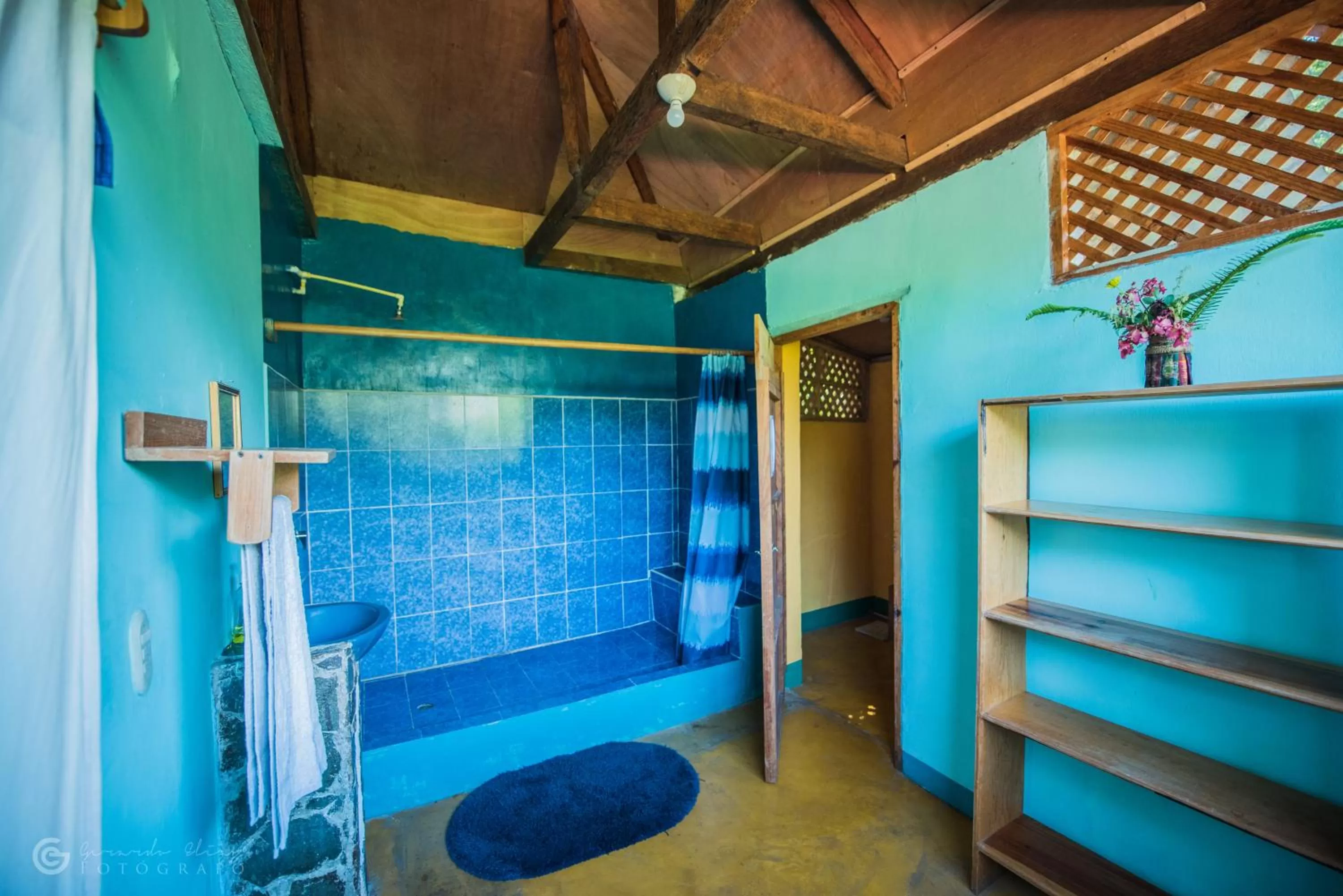 Shower in Eco-Hotel Mayachik