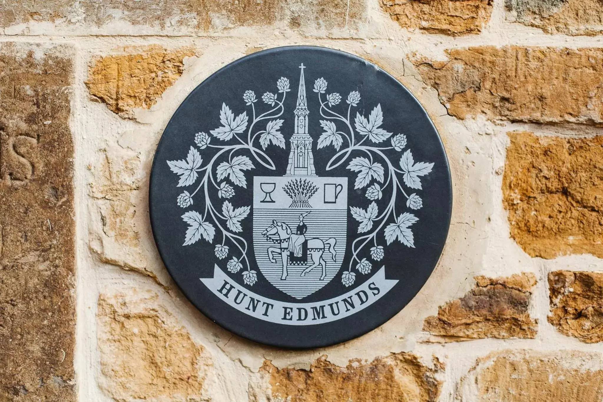 Facade/entrance, Property Logo/Sign in The George Inn