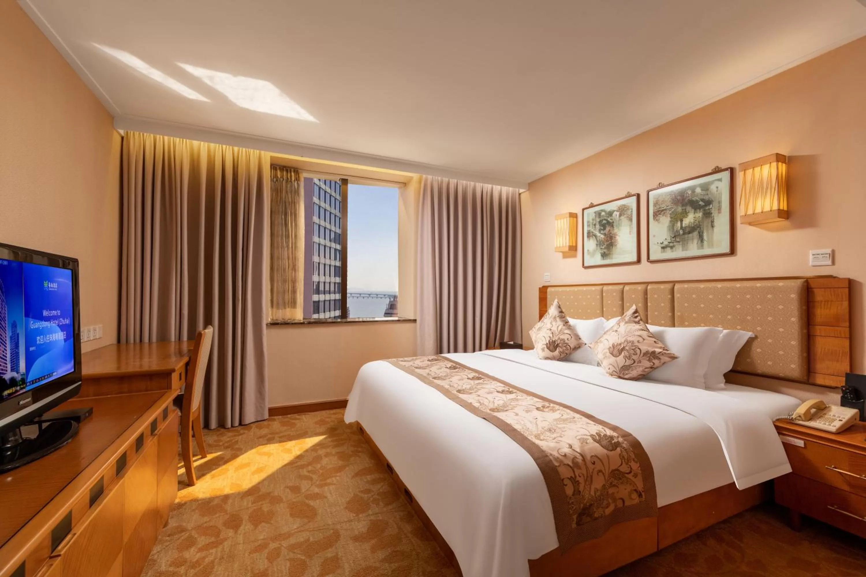 Bed in Guangdong Hotel (Zhuhai)