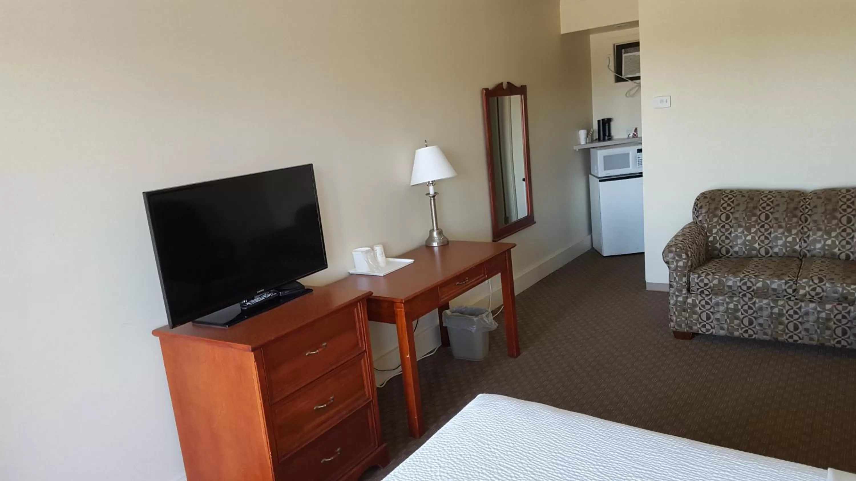 Seating area in Knights Inn Lethbridge