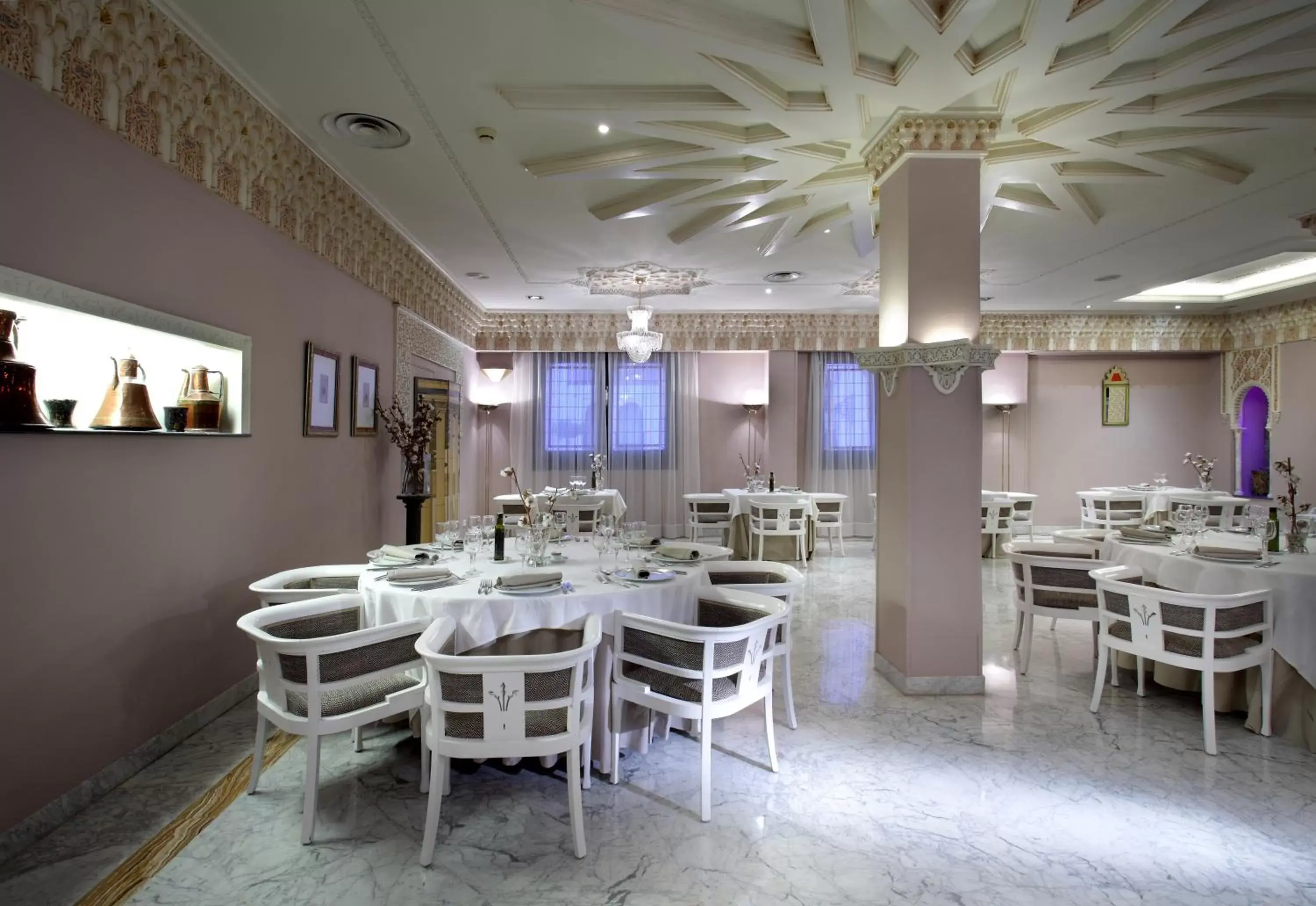 Restaurant/Places to Eat in Hotel Abades Benacazon