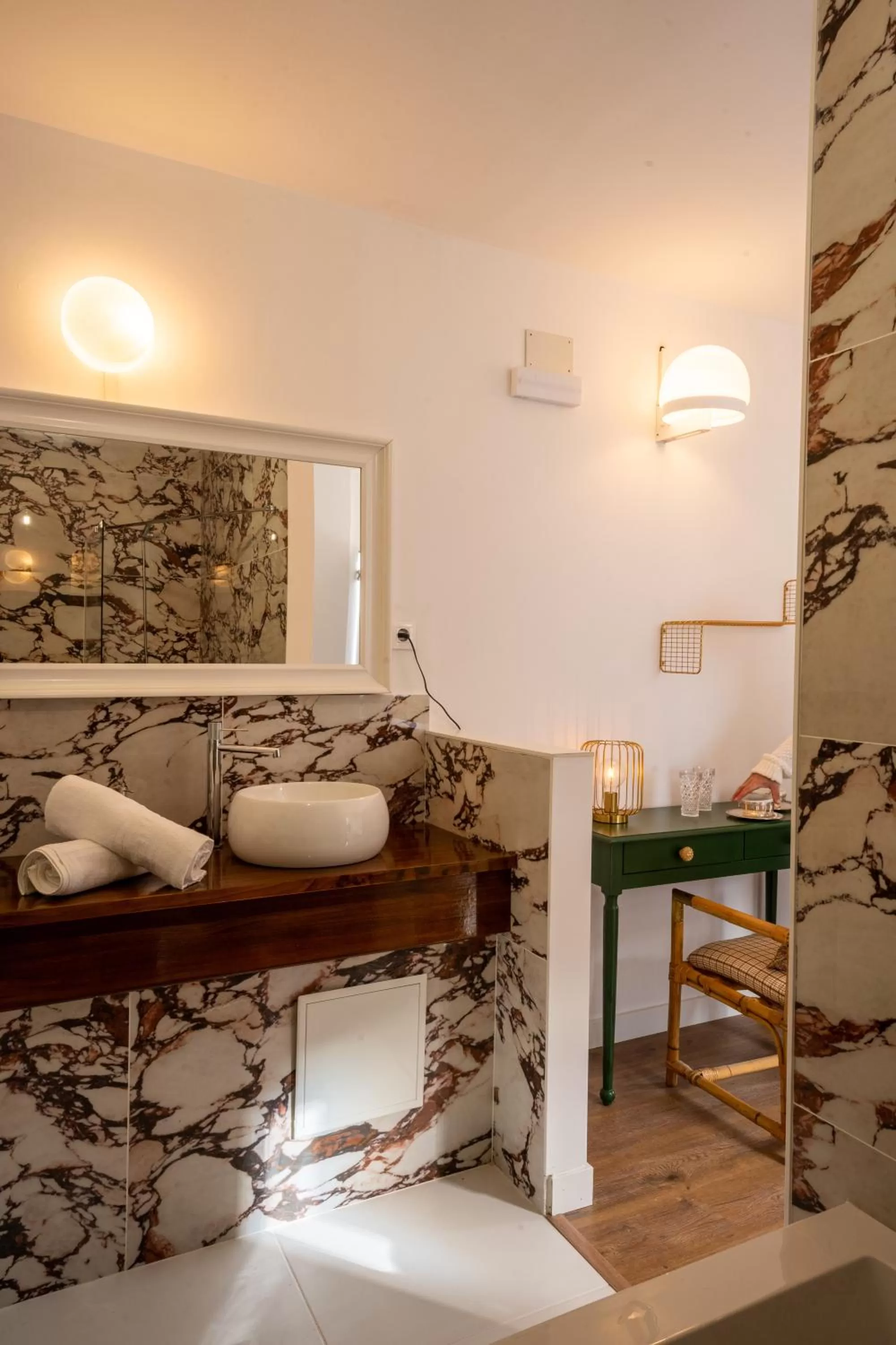 Photo of the whole room, Bed in finca dos Mares