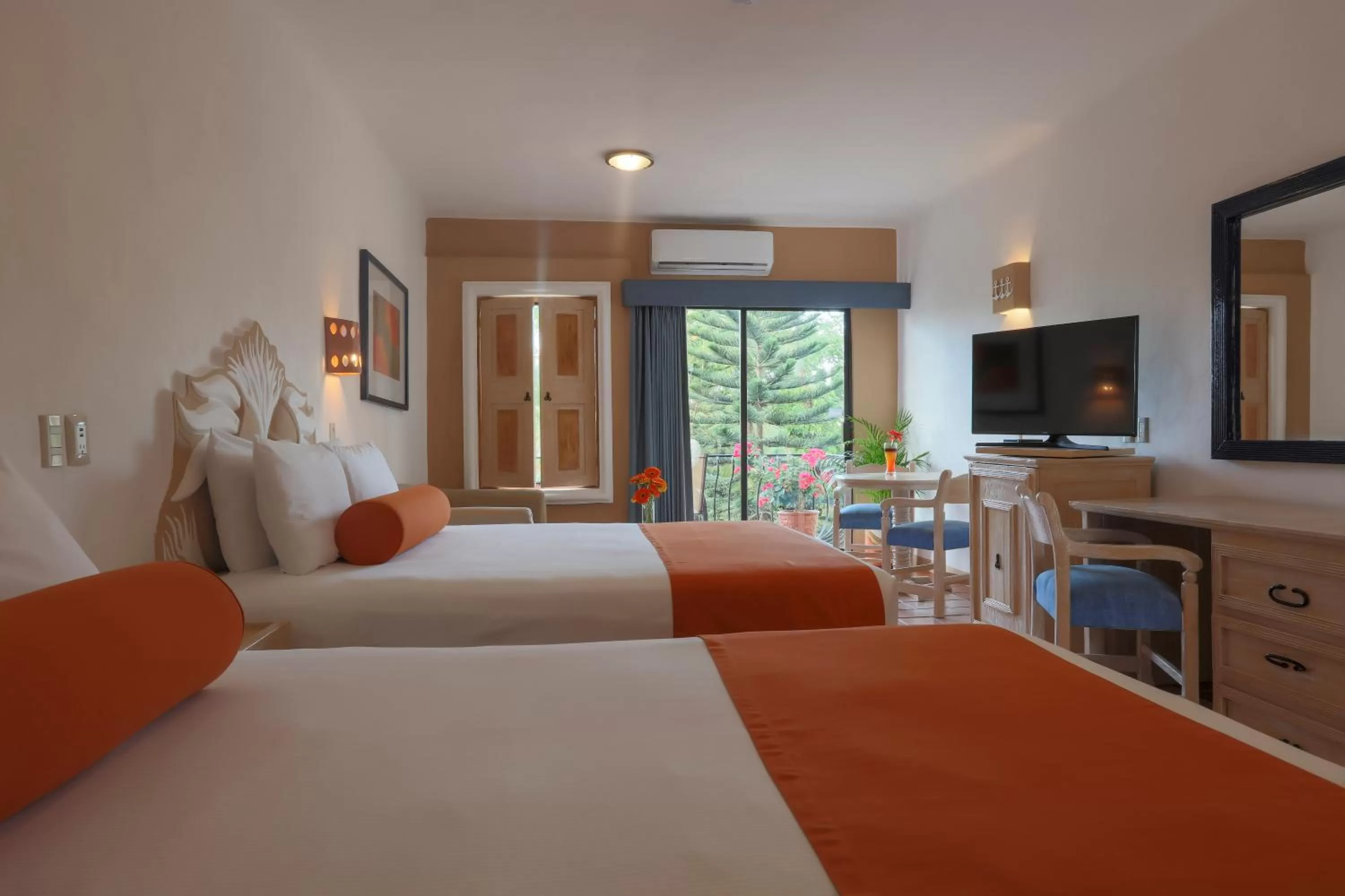 Photo of the whole room, Bed in Flamingo Vallarta Hotel & Marina