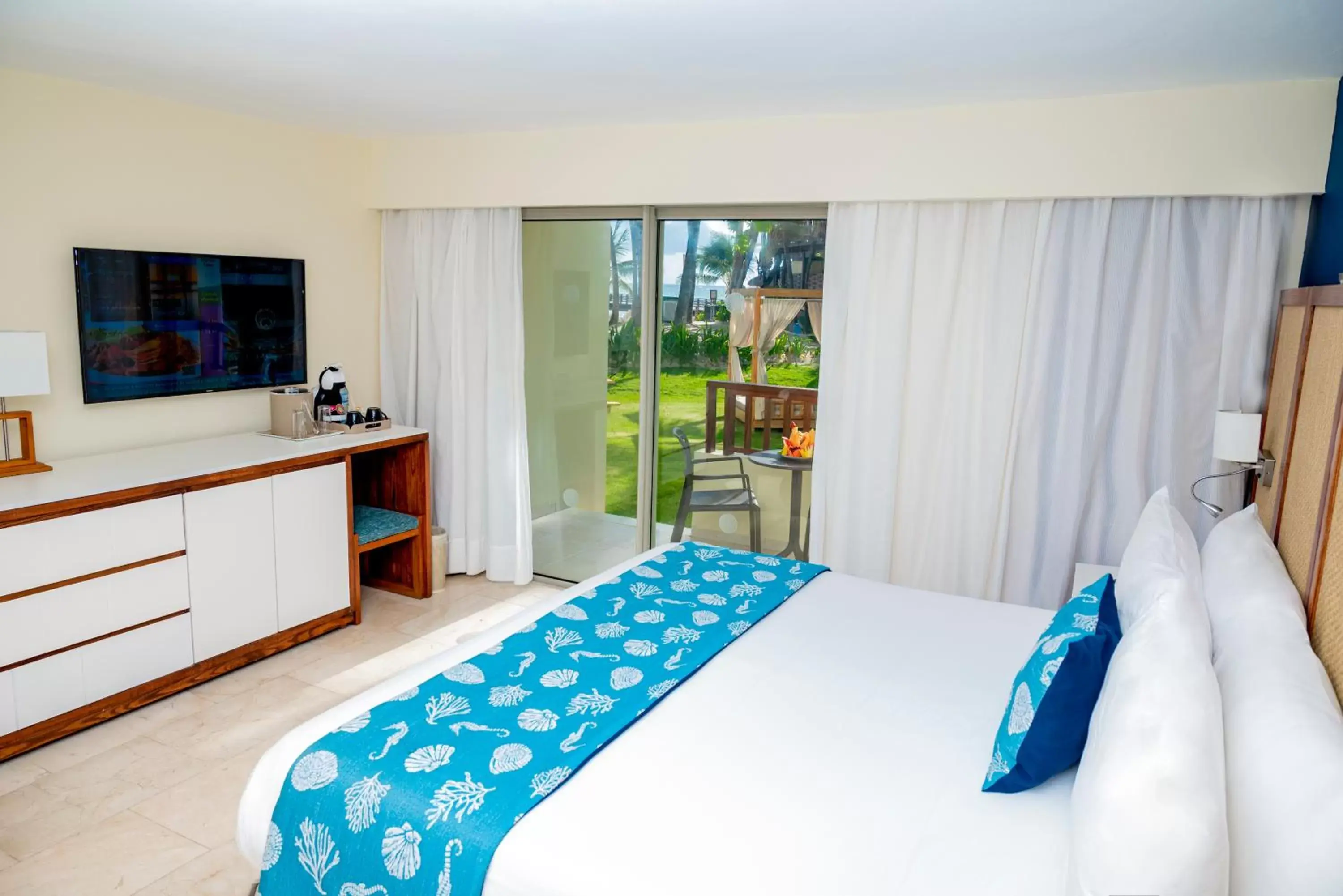 TV and multimedia, Bed in Impressive Premium Punta Cana - All Inclusive