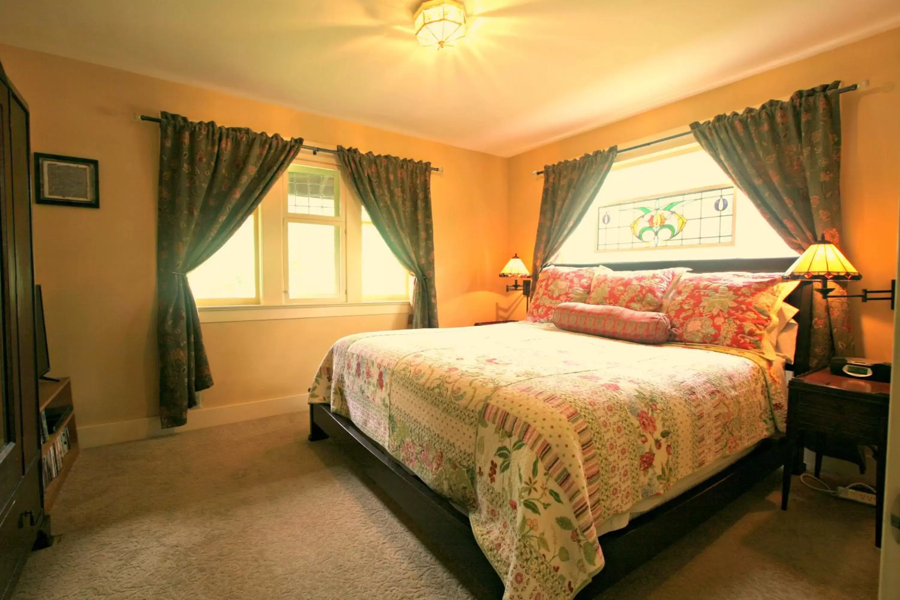 Photo of the whole room, Bed in Kangaroo House Bed & Breakfast