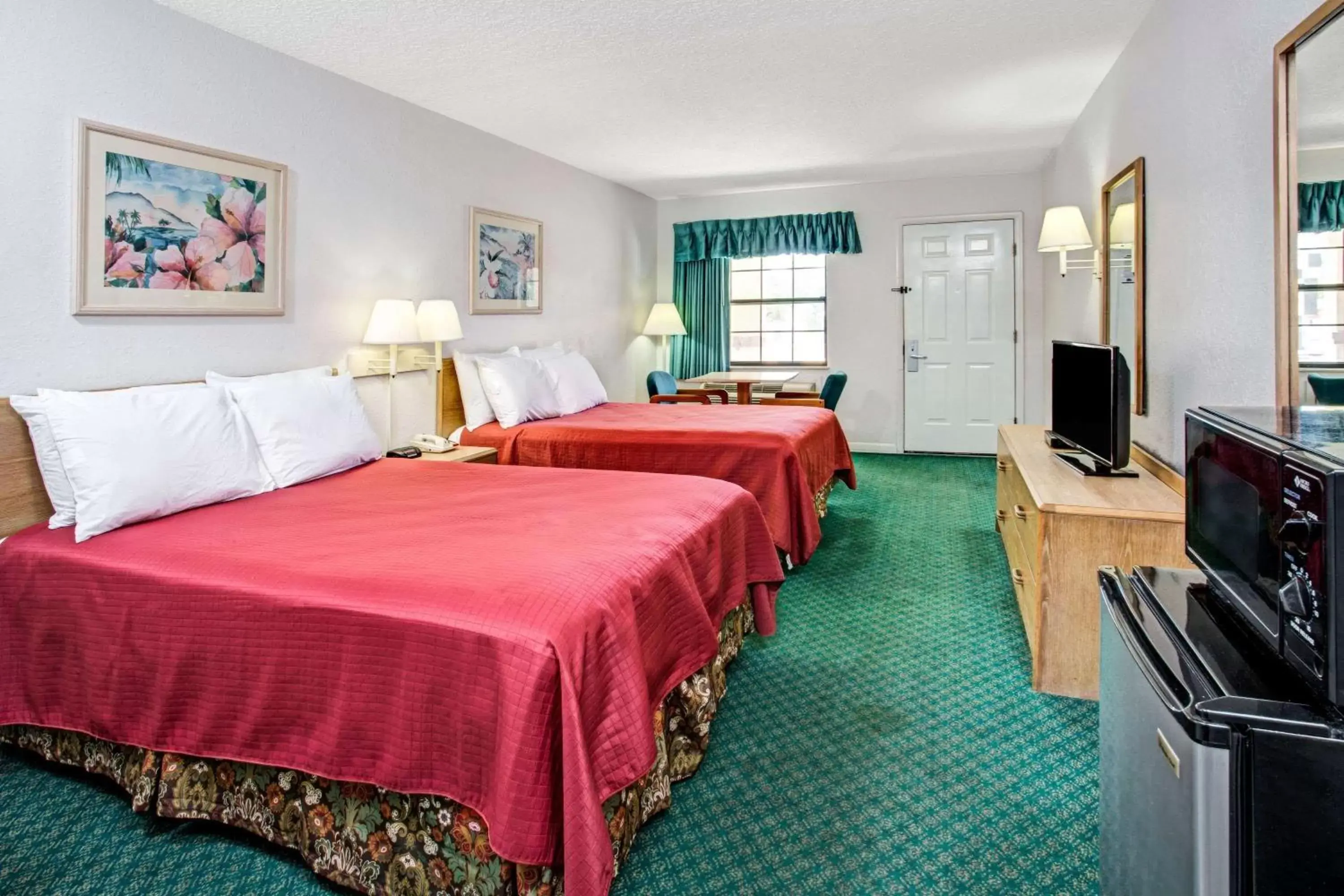 Photo of the whole room in Travelodge by Wyndham Suites St Augustine