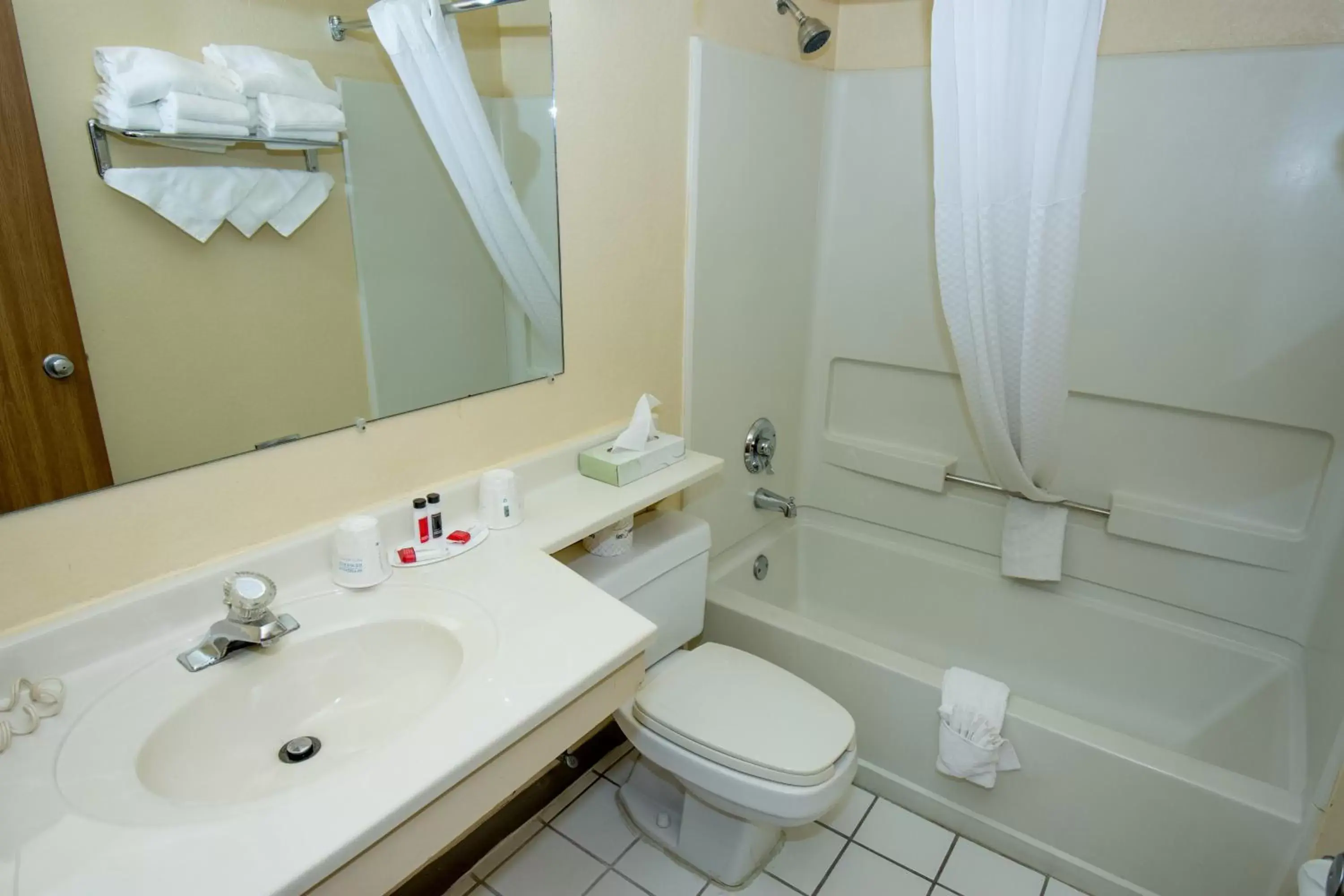 Shower, Bathroom in Super 8 by Wyndham Altoona