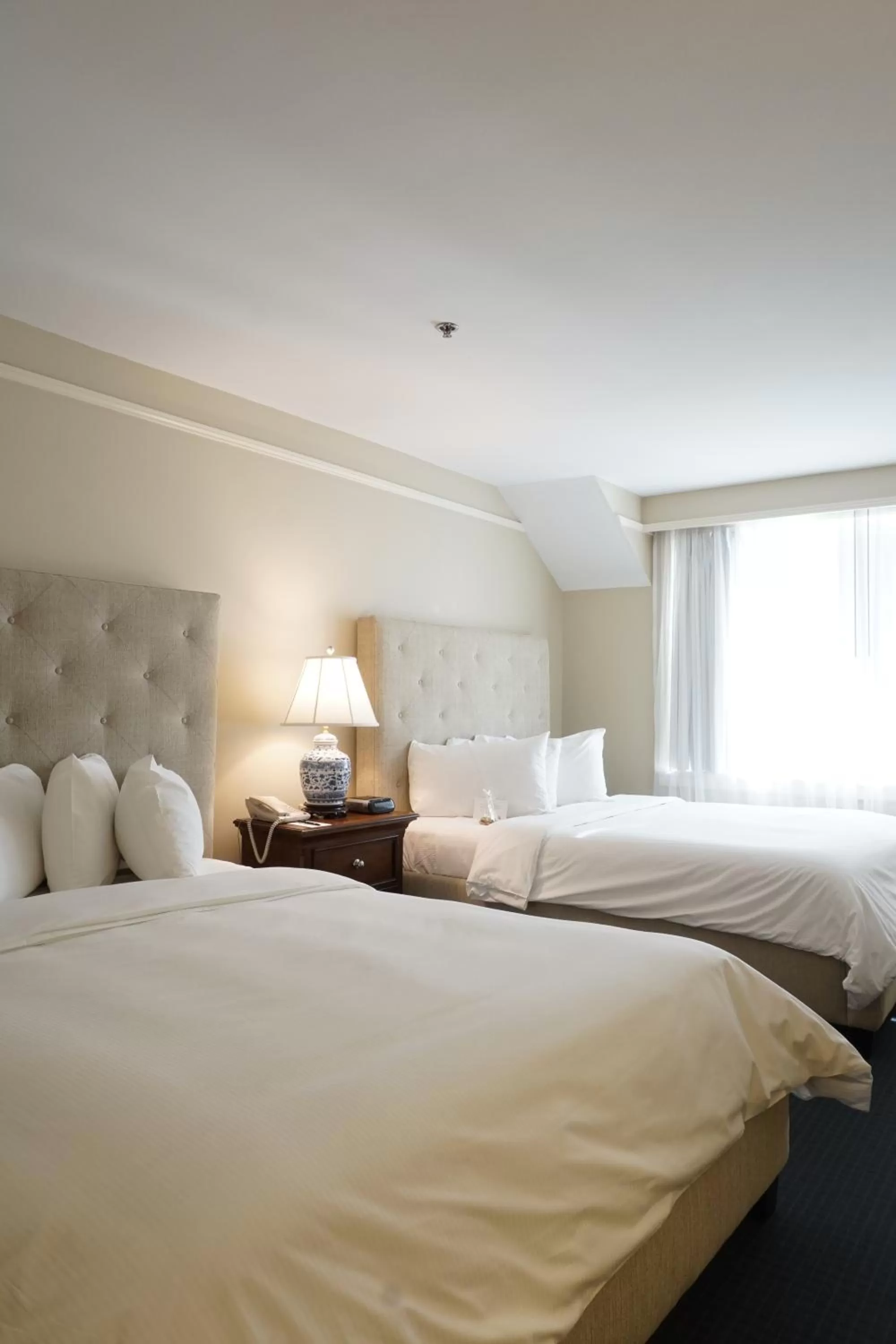 Bedroom, Bed in The Simsbury Inn