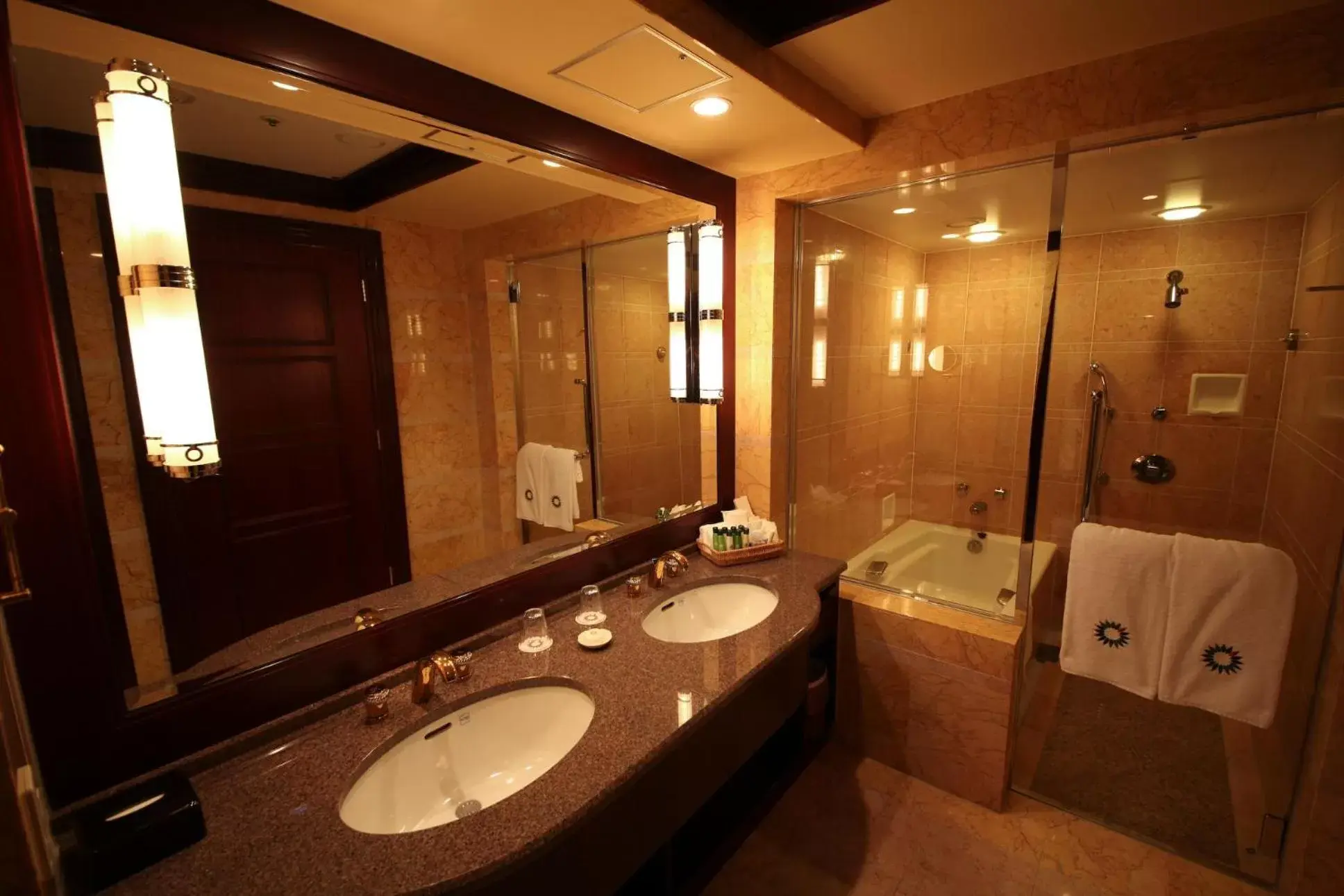 Bathroom in Mito Plaza Hotel