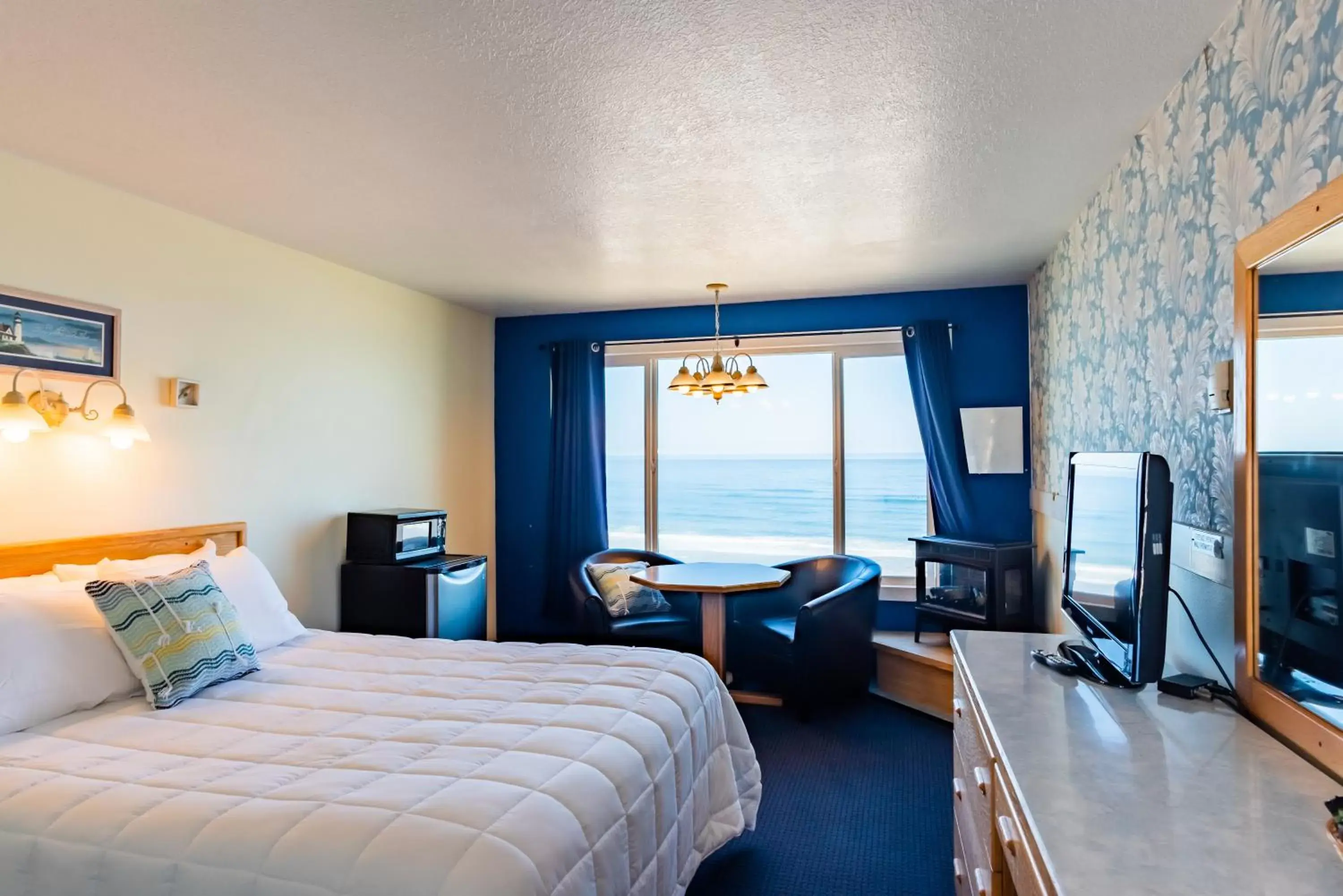 Bed in Seagull Beachfront Inn