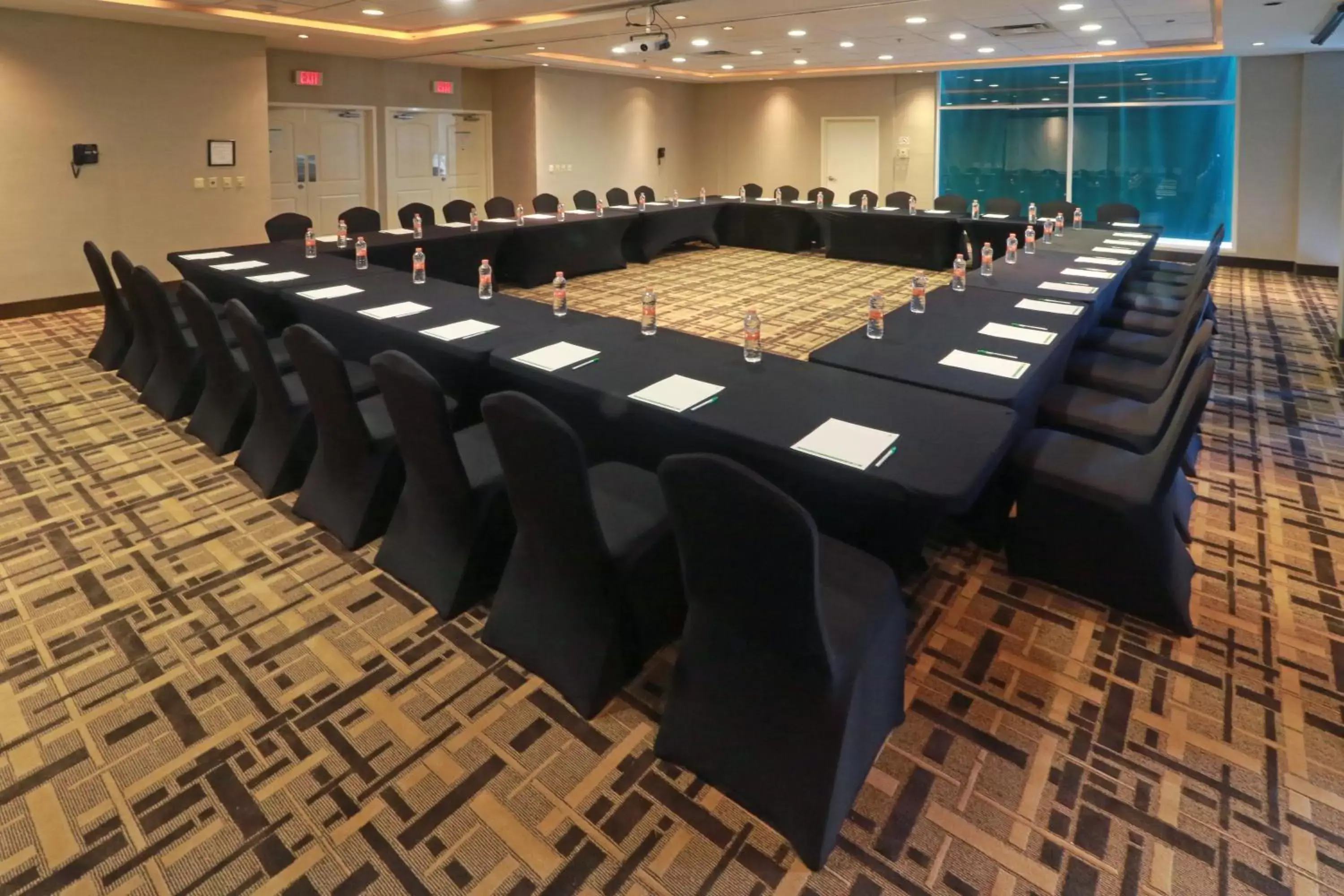 Meeting/conference room in Holiday Inn Reynosa Industrial Poniente, an IHG Hotel