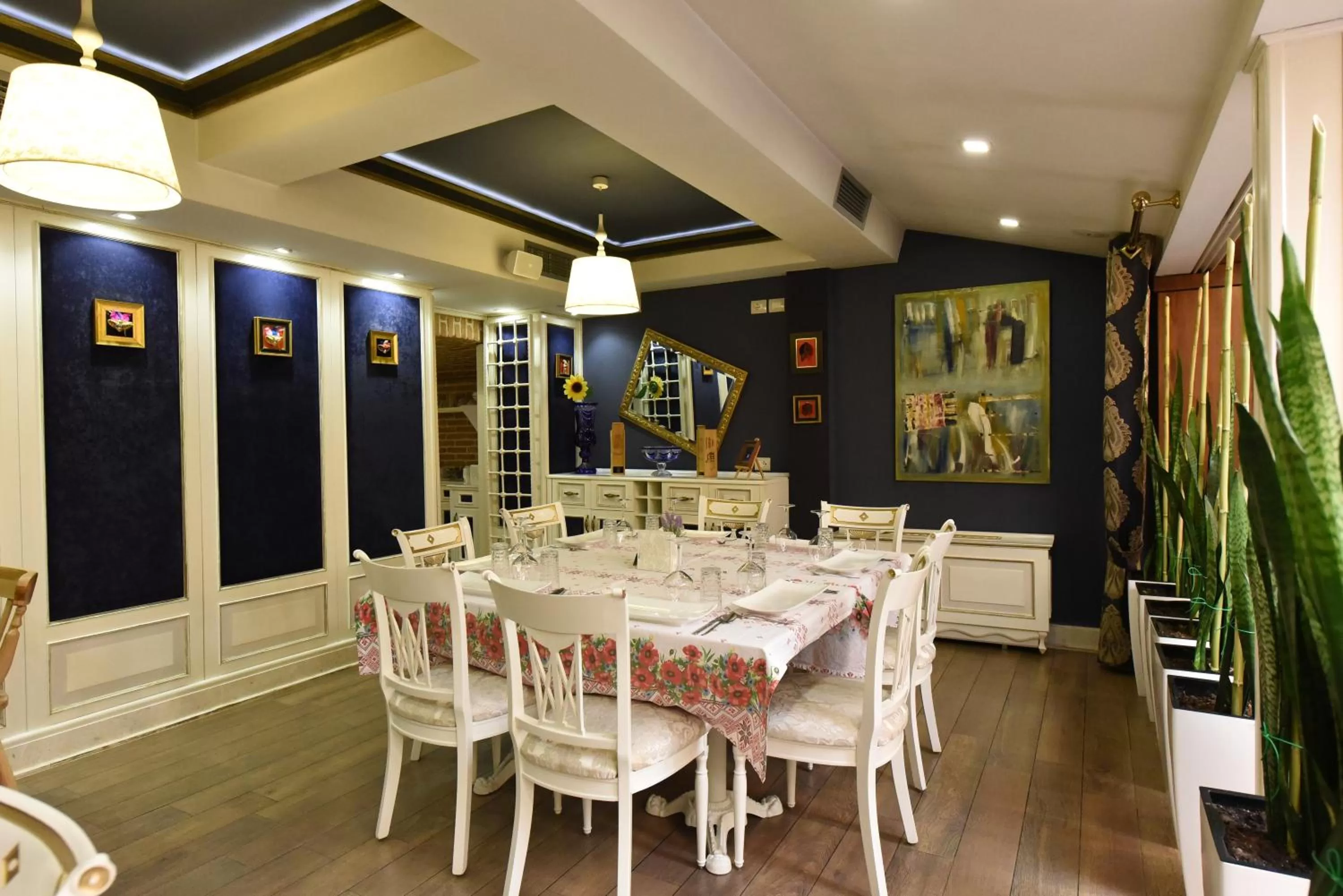 Restaurant/places to eat in Hotel Hymeti's Palace