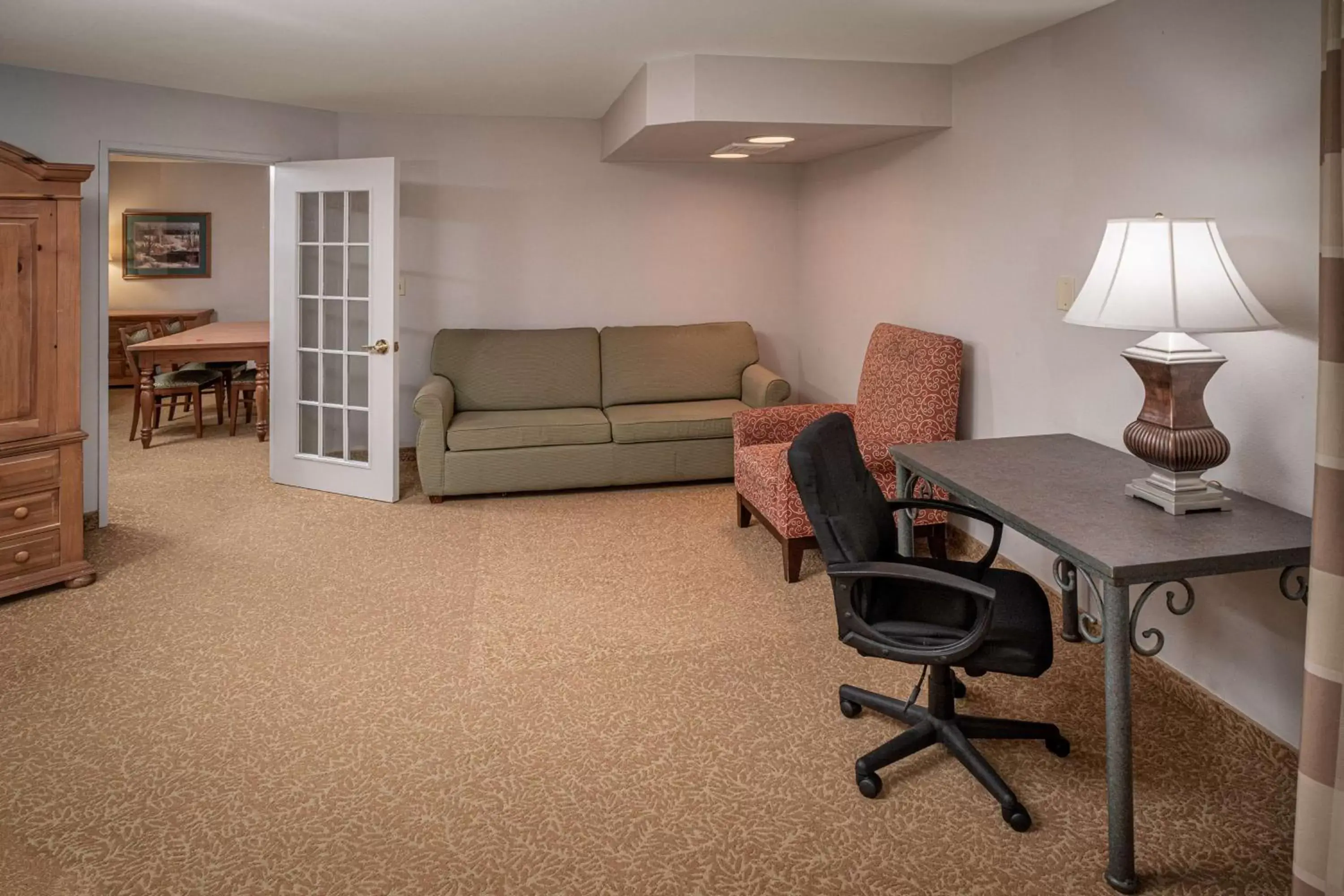 Photo of the whole room, Seating Area in Country Inn & Suites by Radisson, Beckley, WV