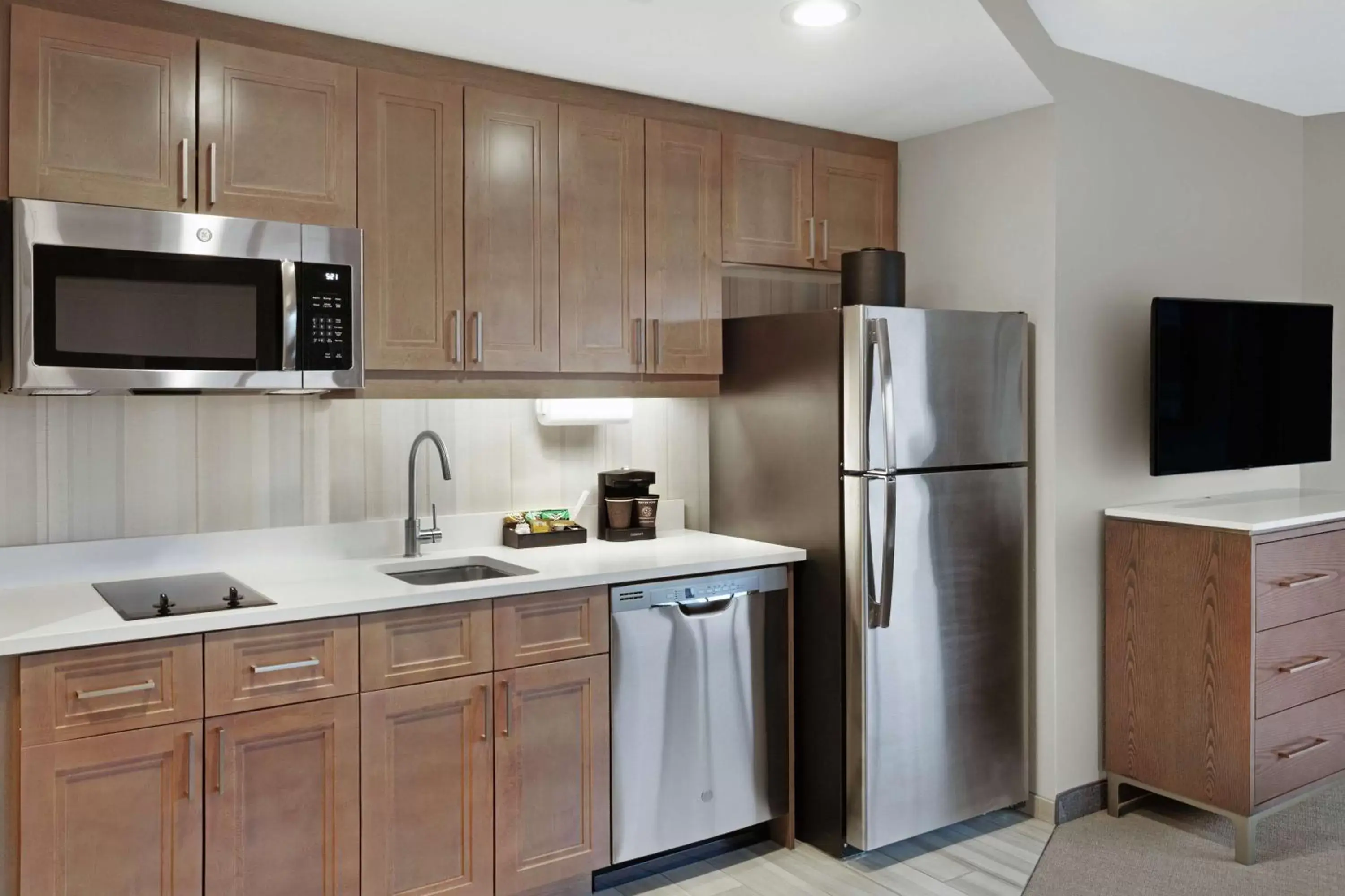 Bedroom, Kitchen/Kitchenette in Homewood Suites By Hilton Providence