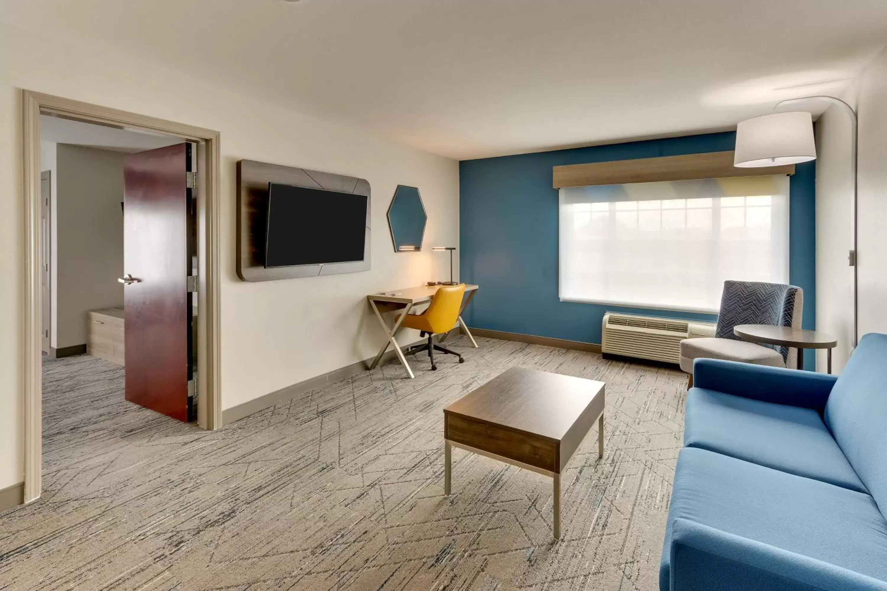 Photo of the whole room, Seating Area in Holiday Inn Express & Suites - Ardmore, an IHG Hotel