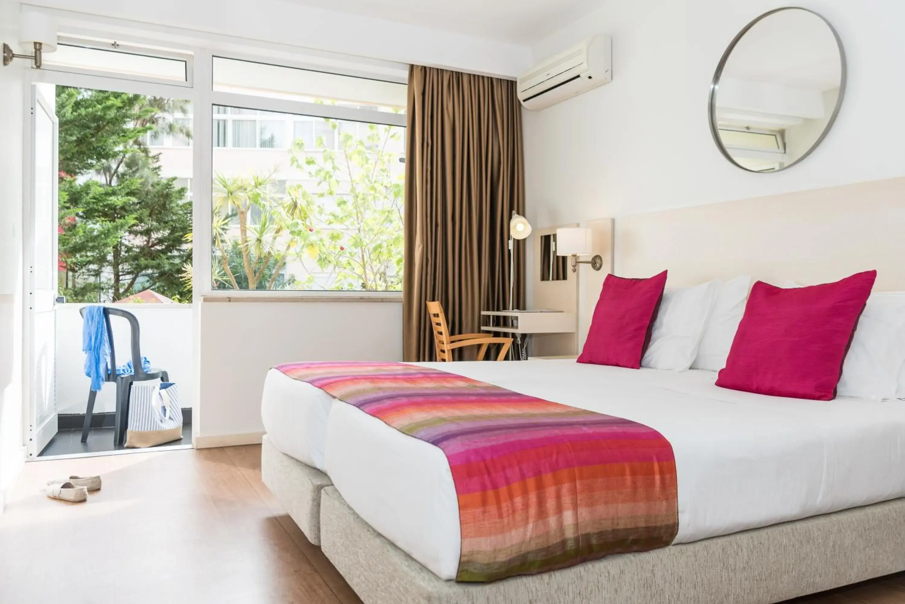 Bed in Hotel Londres Estoril / Cascais