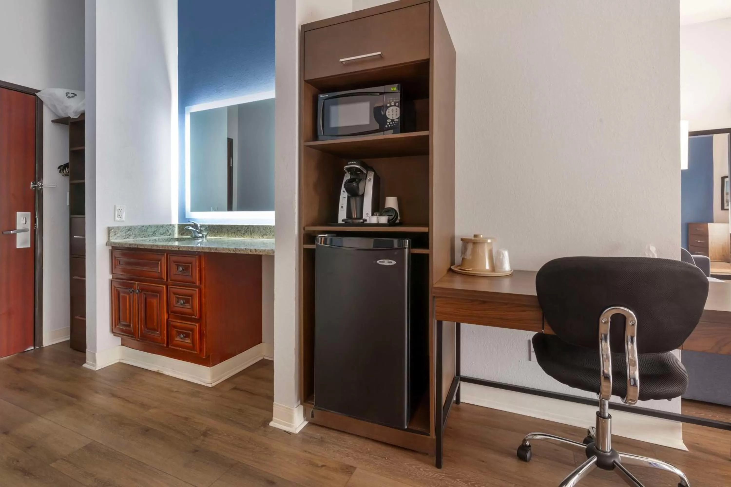 Bedroom in Best Western Sycamore Inn