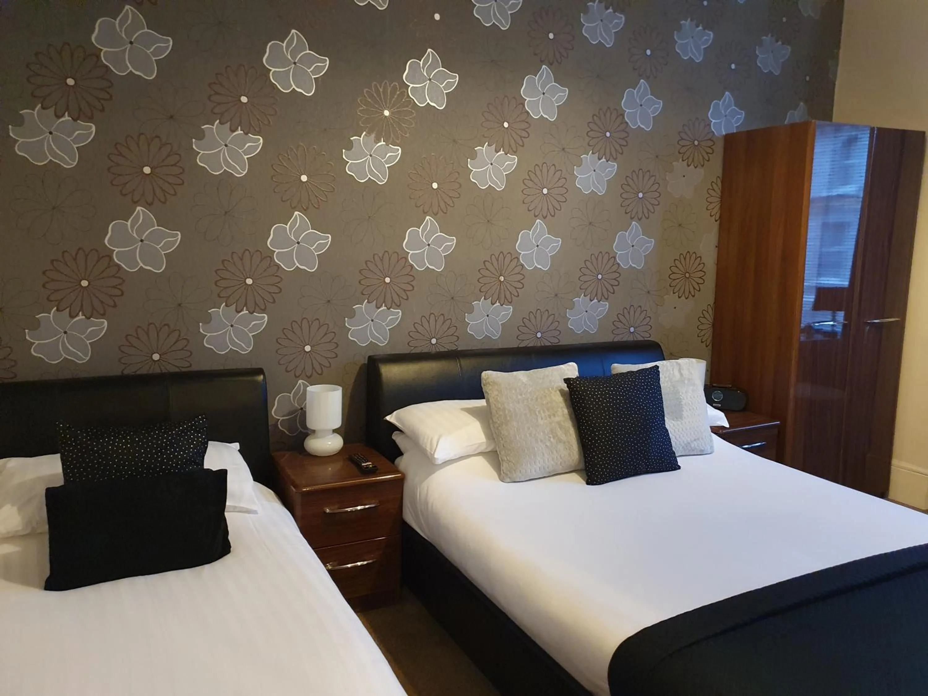 Bedroom, Bed in Senlac Guesthouse