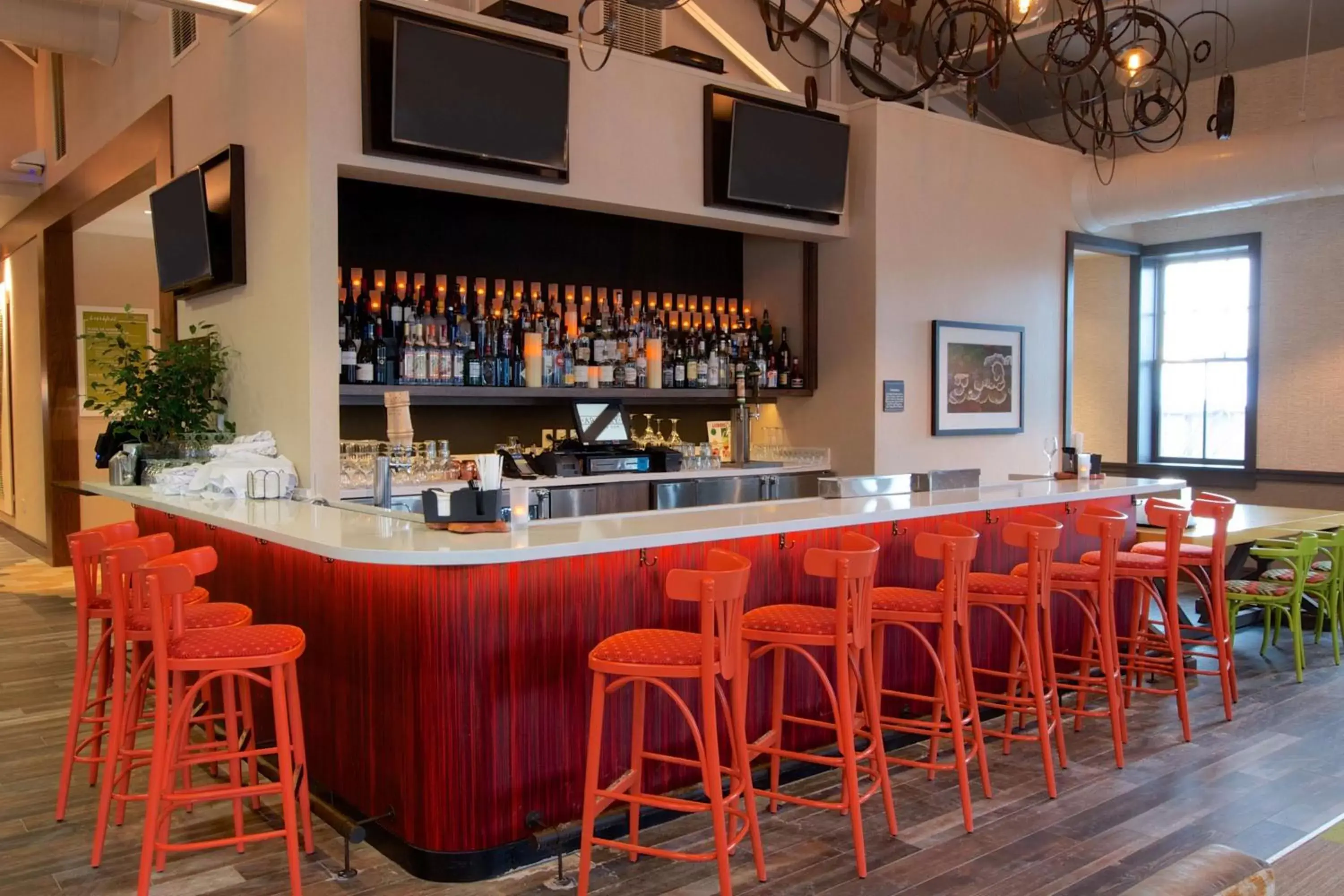 Restaurant/places to eat, Lounge/Bar in Hilton Garden Inn Burlington Downtown