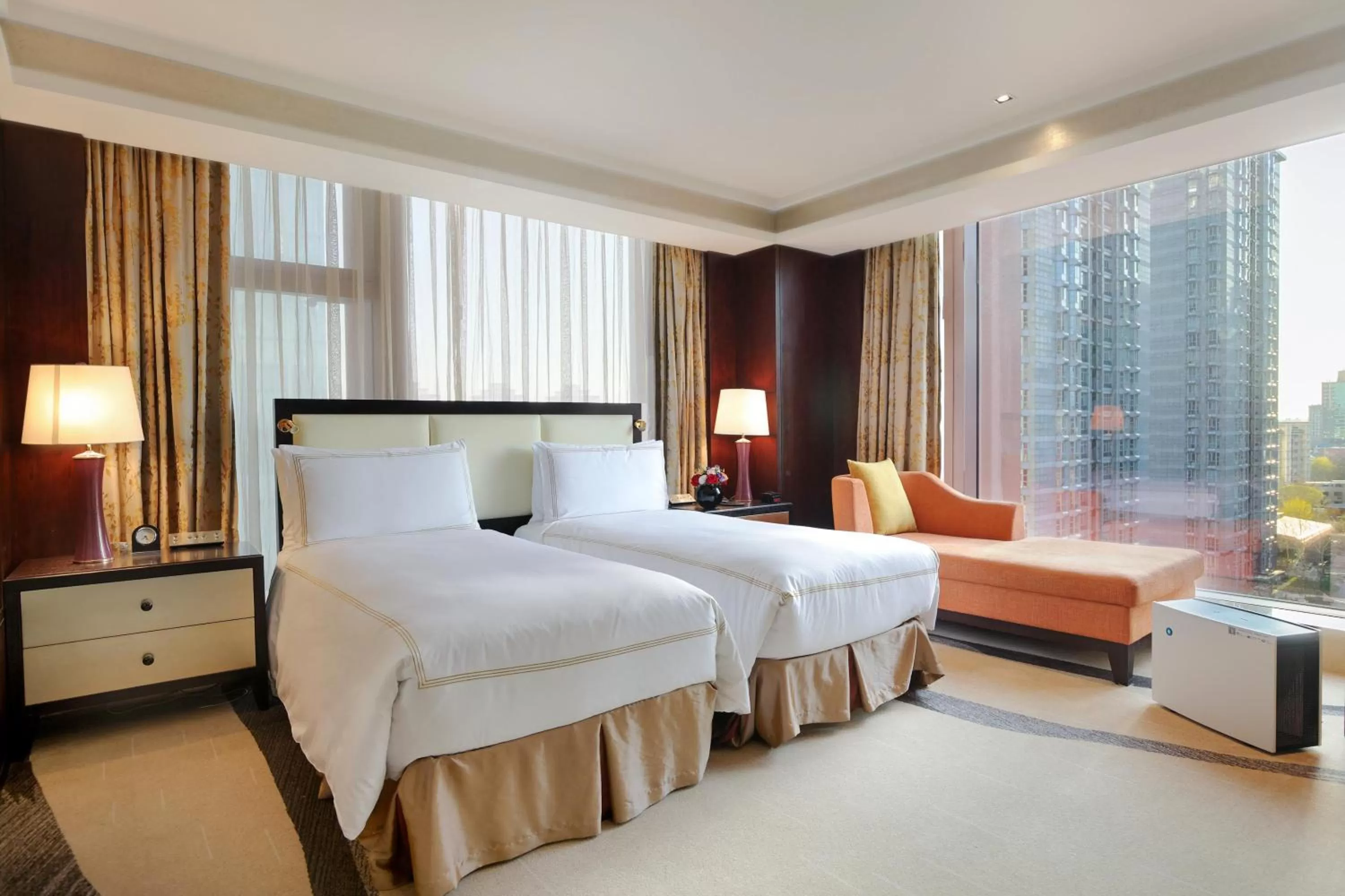 Bedroom, Bed in Fairmont Beijing - 20 minutes to Forbidden City by metro