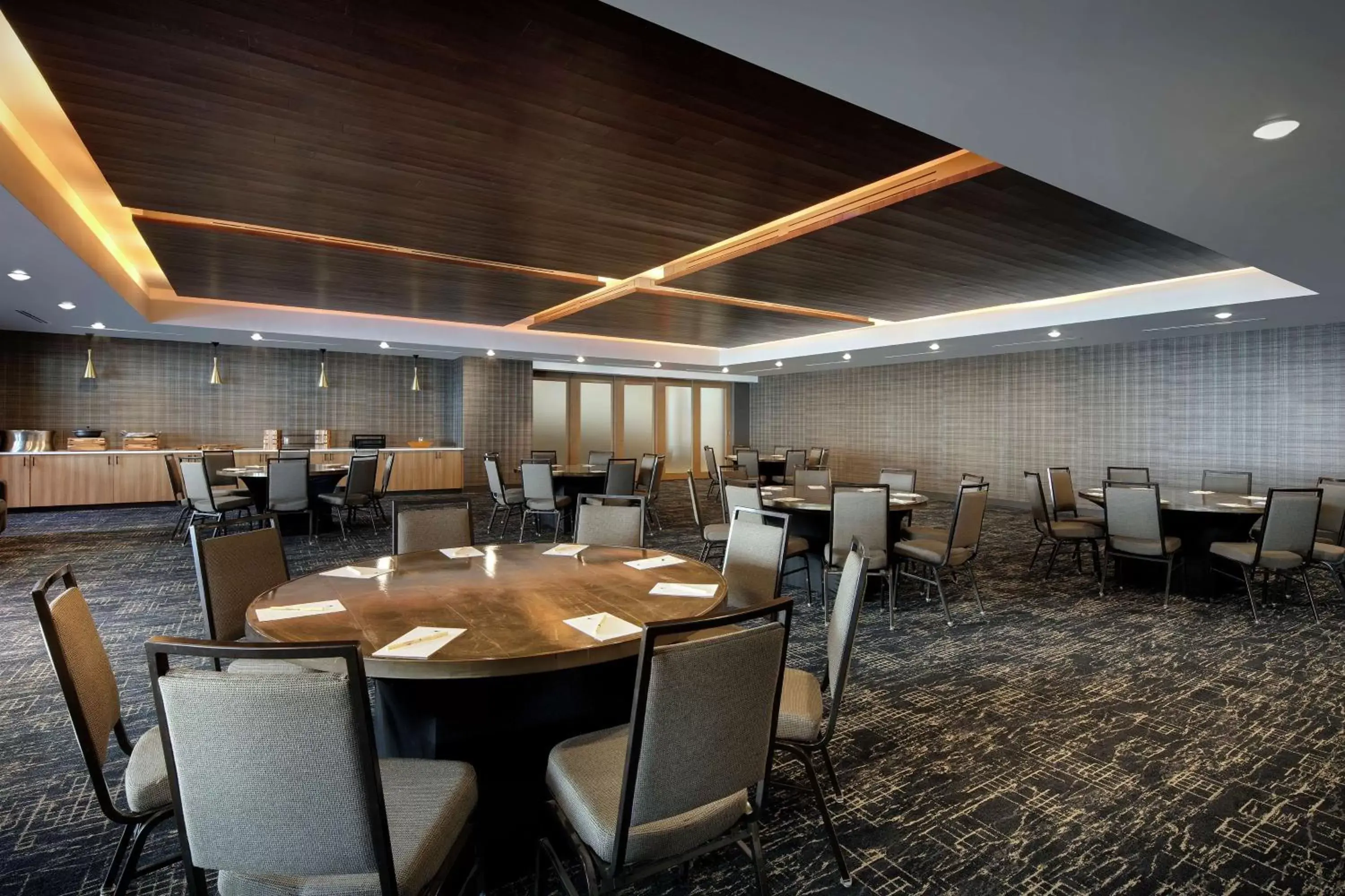 Meeting/conference room, Restaurant/Places to Eat in Highline Vail - a DoubleTree by Hilton