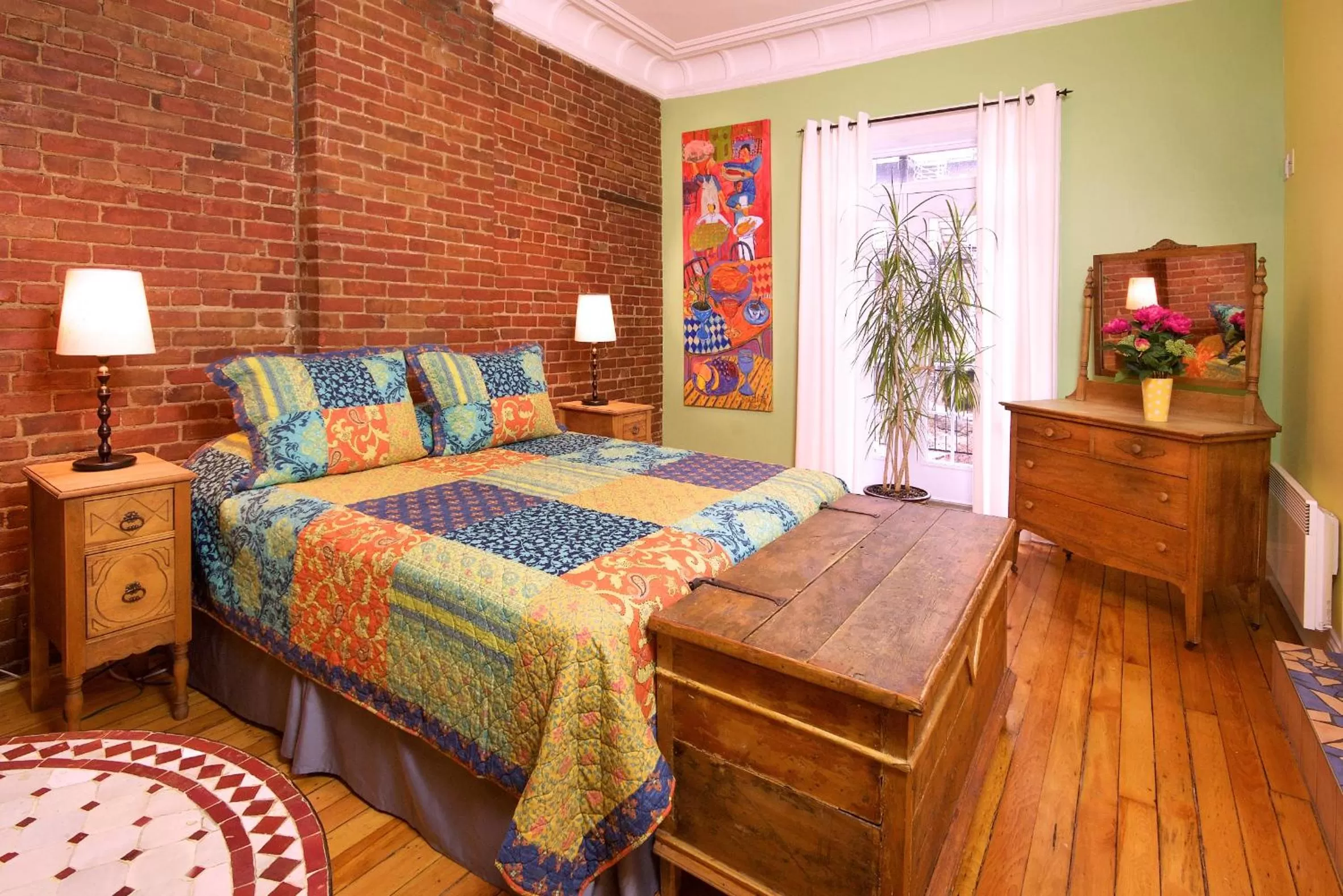 Photo of the whole room, Bed in Auberge Les Bons Matins