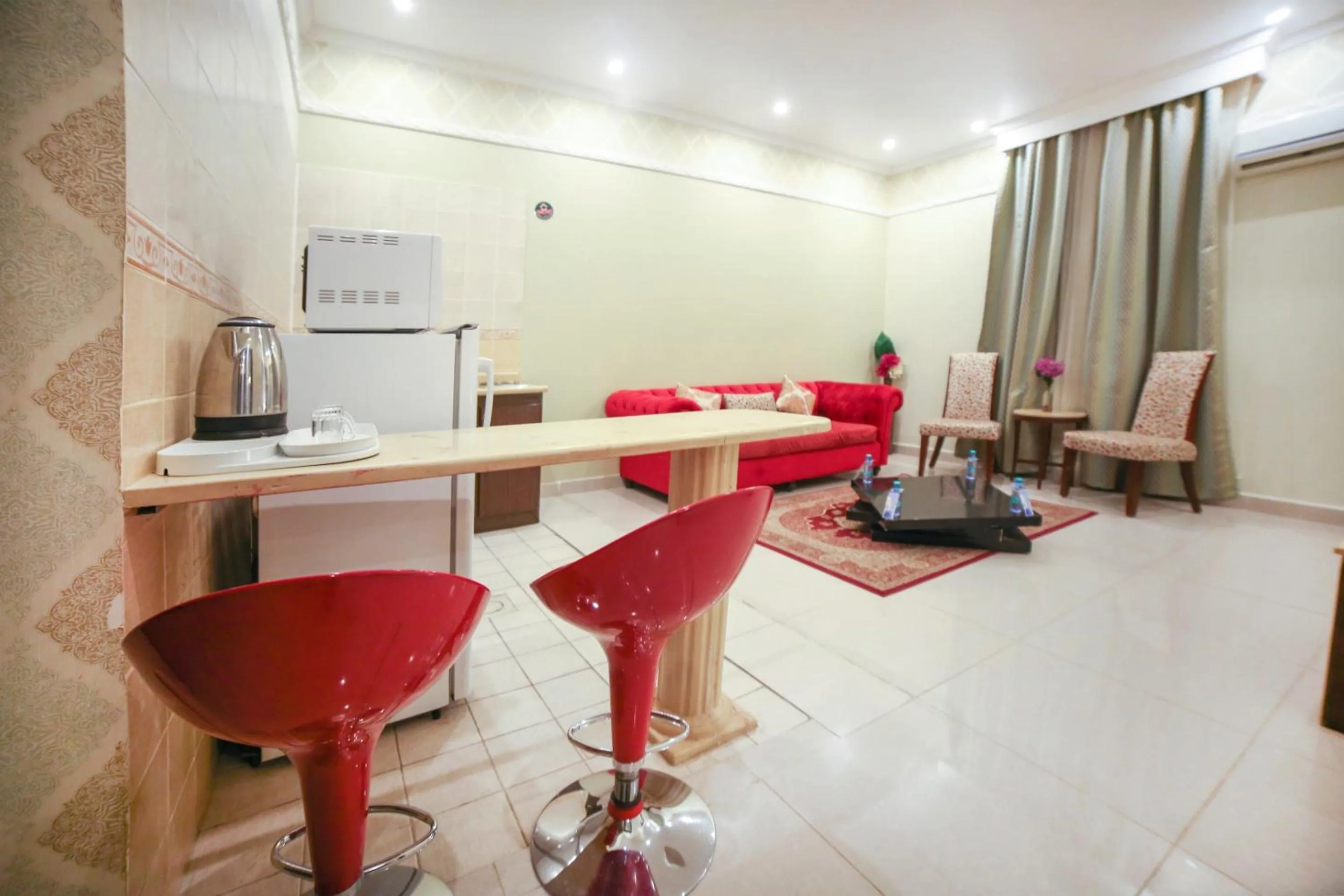 Seating area in OYO 401 Al Zaidan For Furnished Units