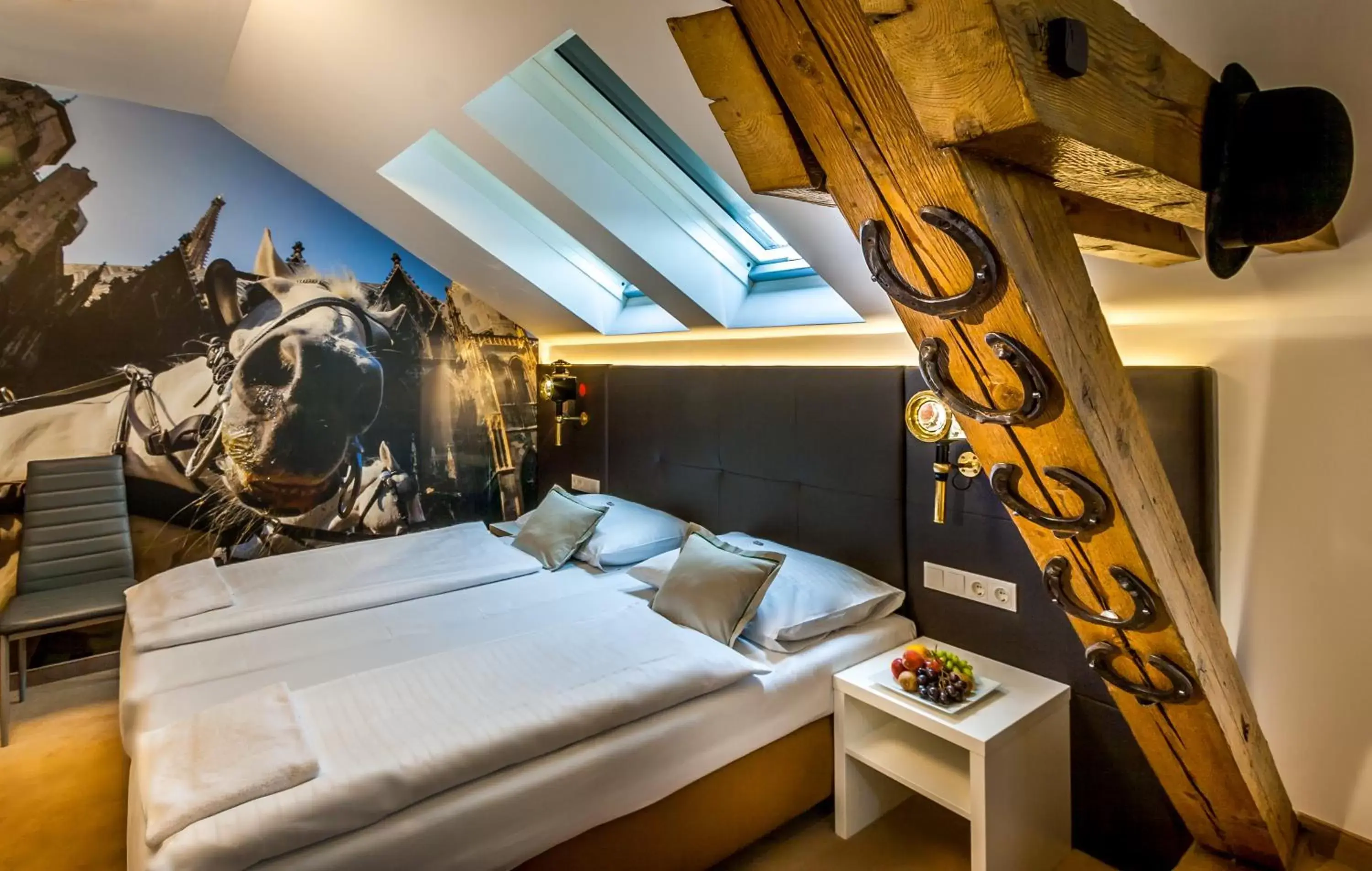 Photo of the whole room, Bed in Boutique Hotel Donauwalzer