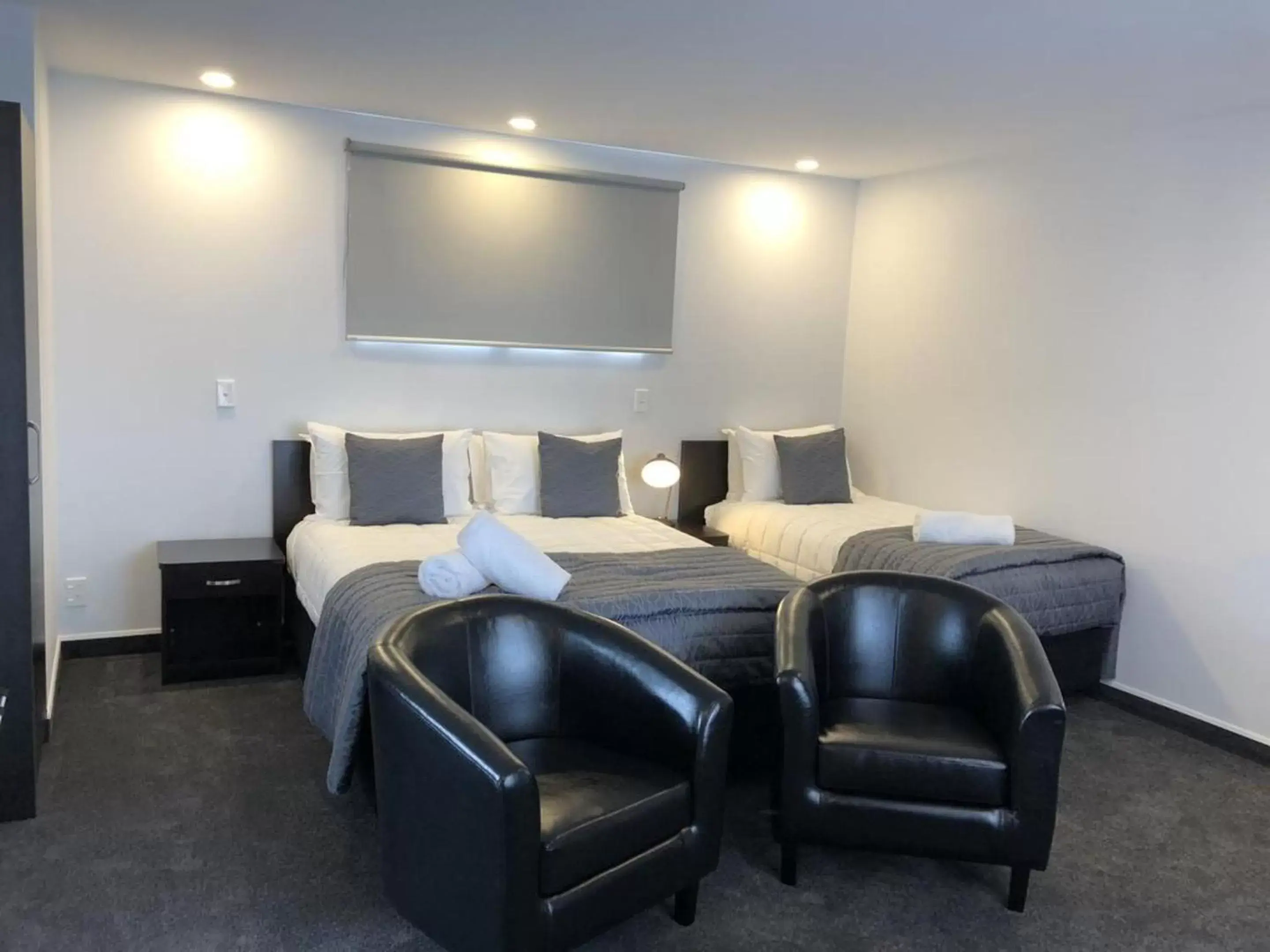 Photo of the whole room, Bed in Durham Court Motor Inn Photo of the whole room, Bed in Durham Court Motor Inn