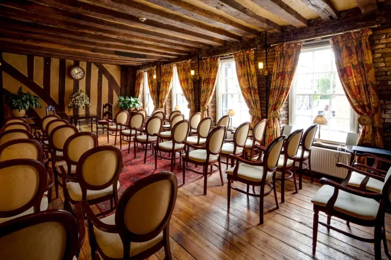 Banquet/Function facilities, Restaurant/Places to Eat in The Saracens Head Hotel
