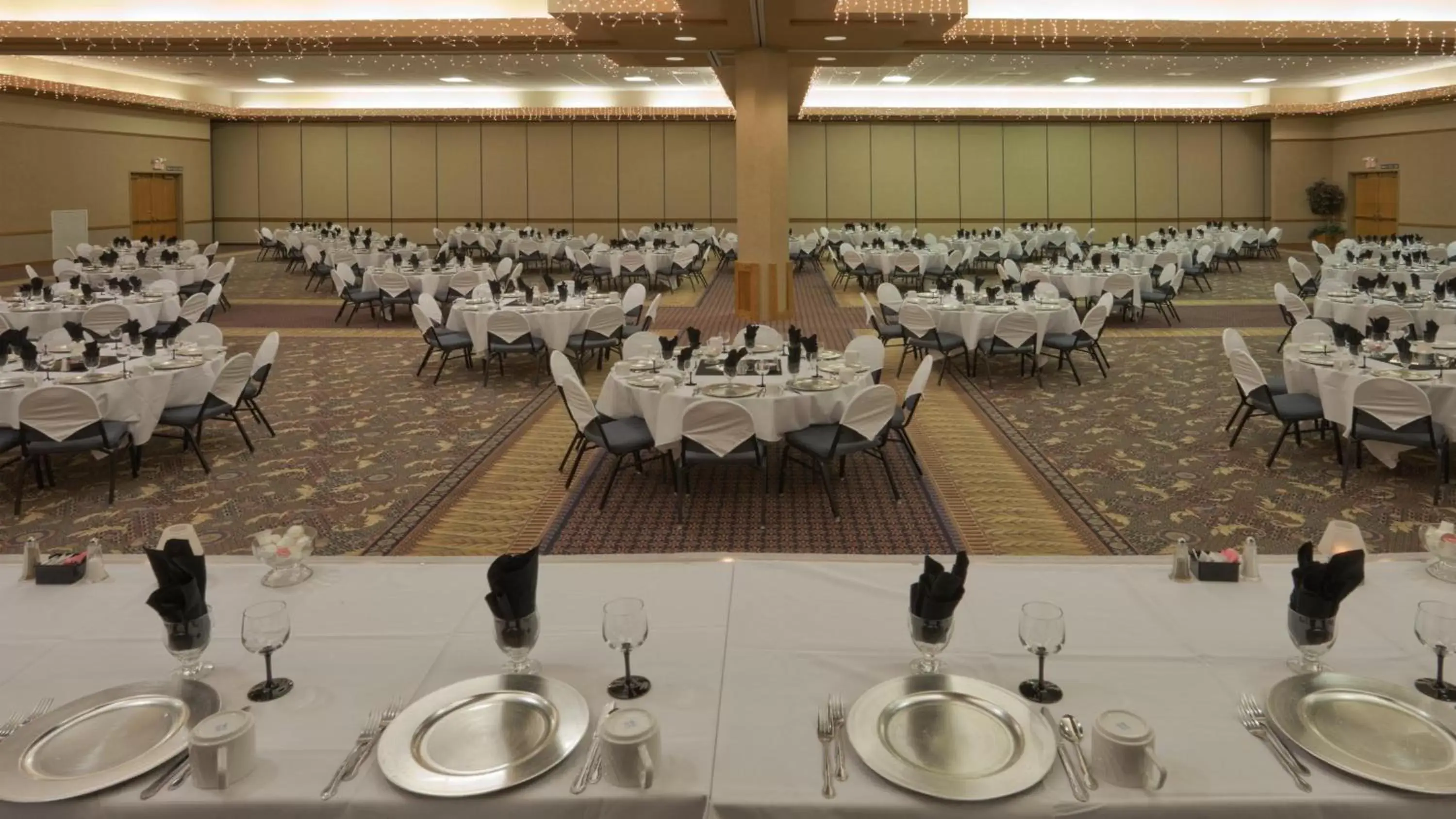 Banquet/Function facilities, Restaurant/Places to Eat in Holiday Inn Spearfish-Convention Center, an IHG Hotel