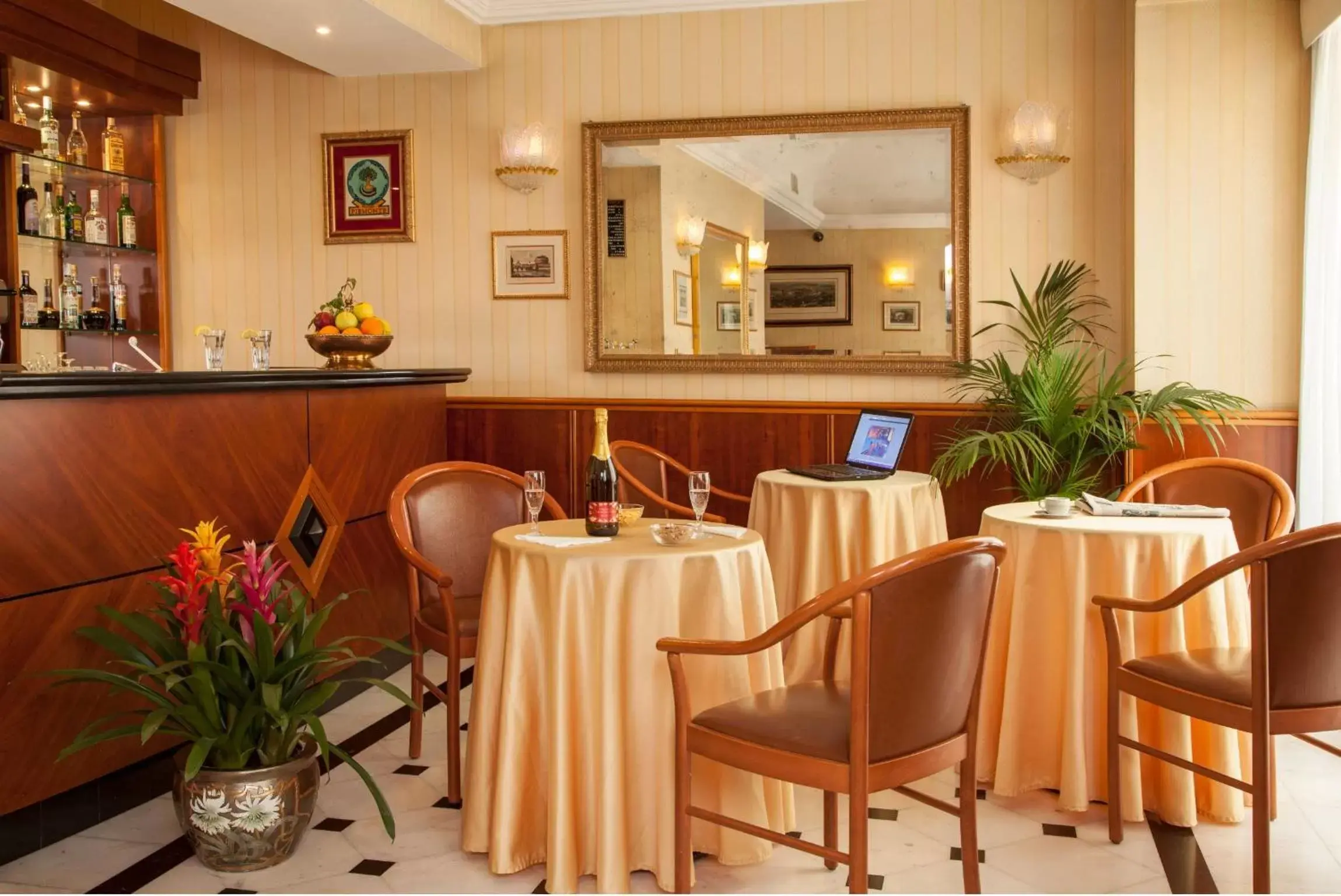 Lounge or bar, Restaurant/Places to Eat in Hotel Piemonte