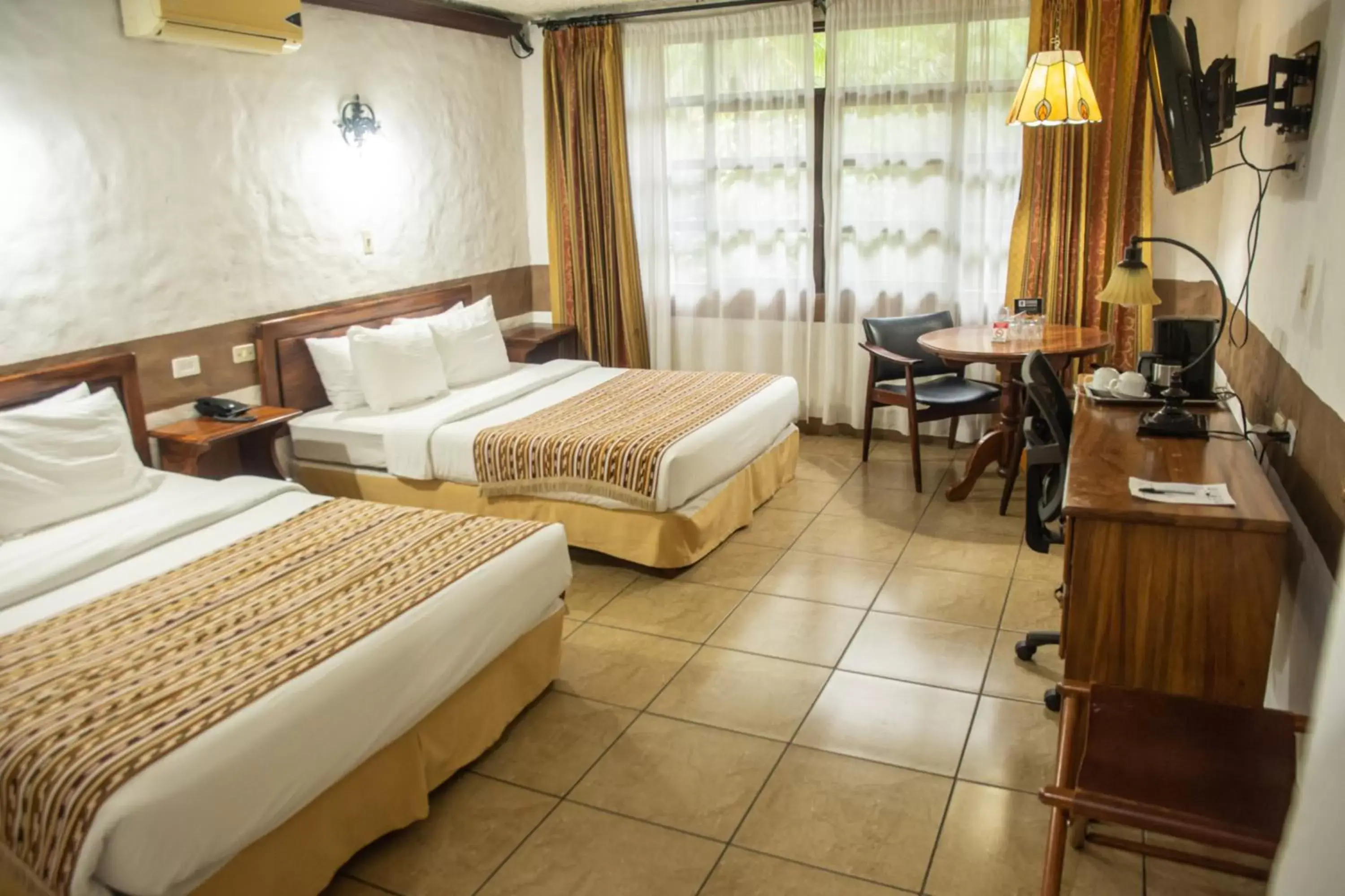 Standard Room with Two Queen Beds in Hotel Aeropuerto