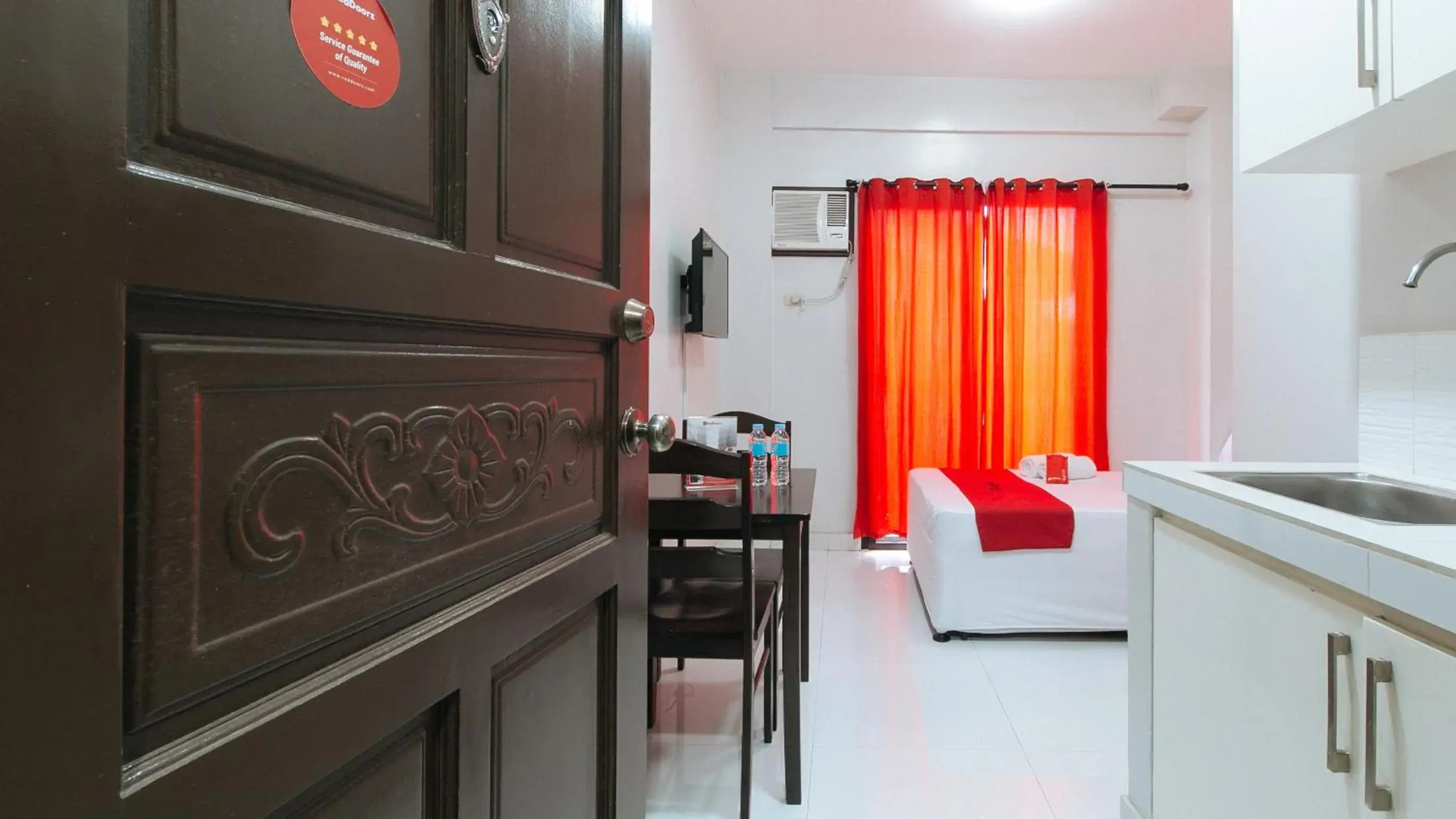 Bedroom in RedDoorz near NAIA Terminal 1