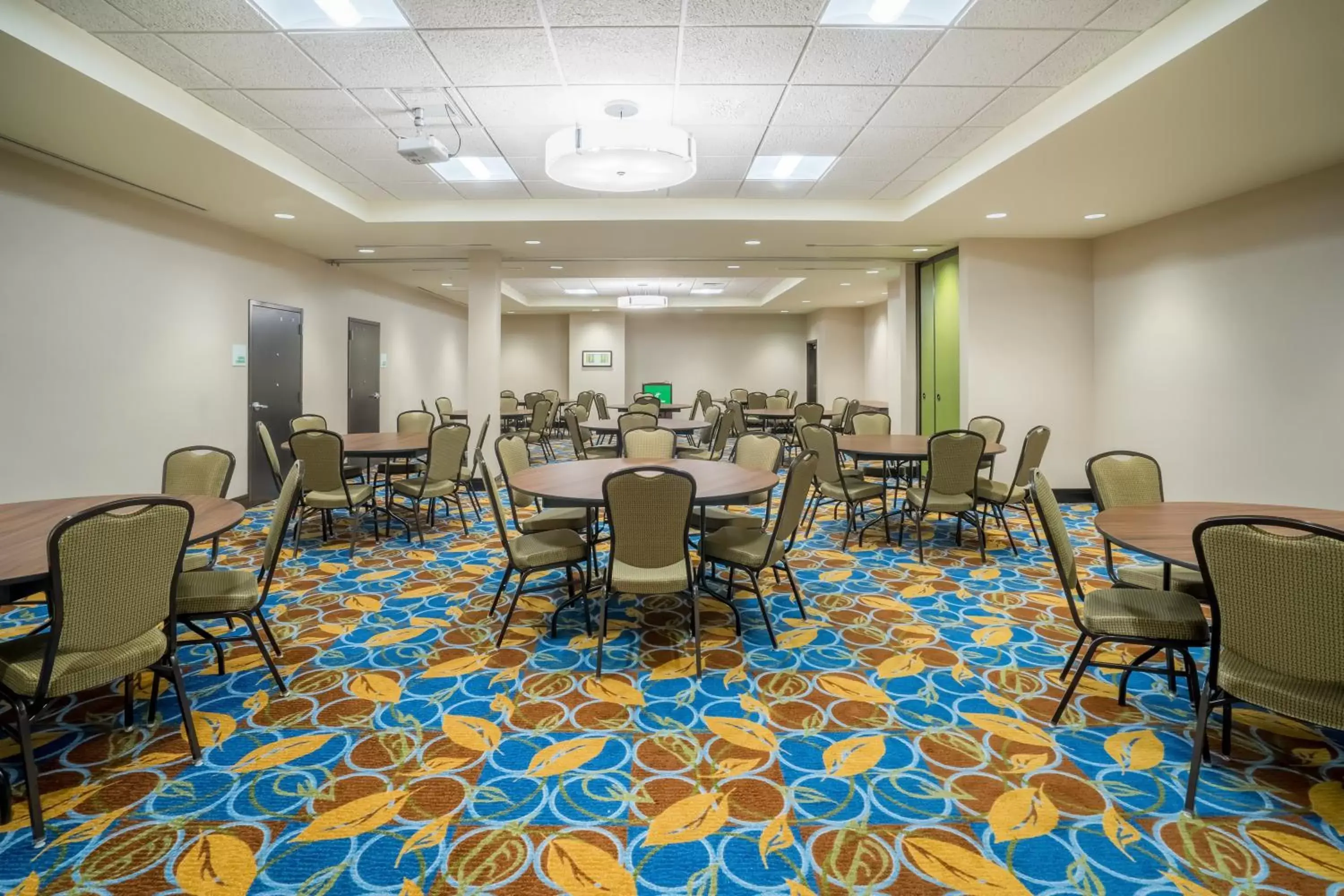 Meeting/conference room, Restaurant/Places to Eat in Holiday Inn - Terre Haute, an IHG Hotel