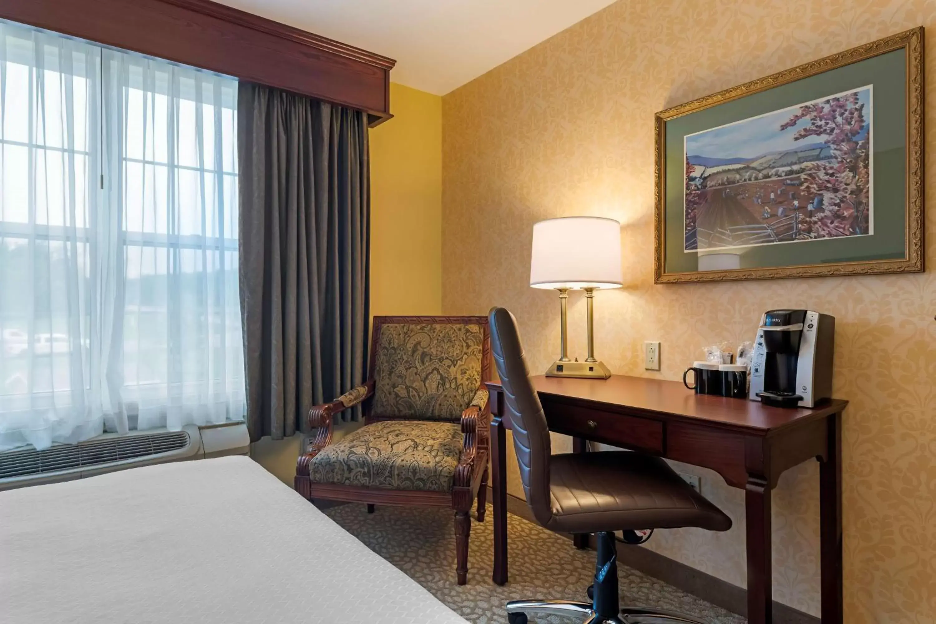 Bedroom, Seating Area in Best Western Plus Grand-Sault Hotel & Suites