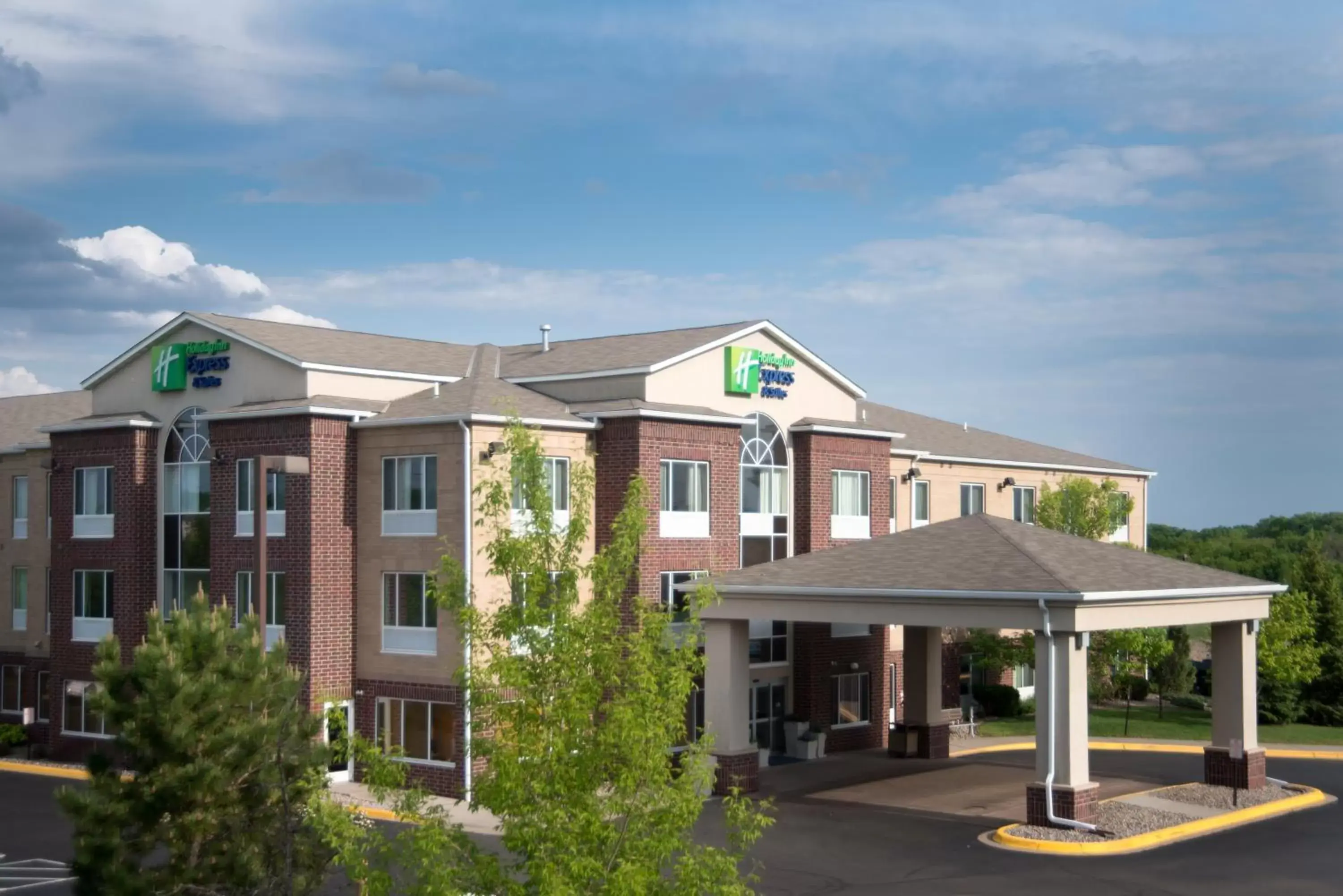 Property Building in Holiday Inn Express Hotel & Suites Chanhassen, an IHG Hotel