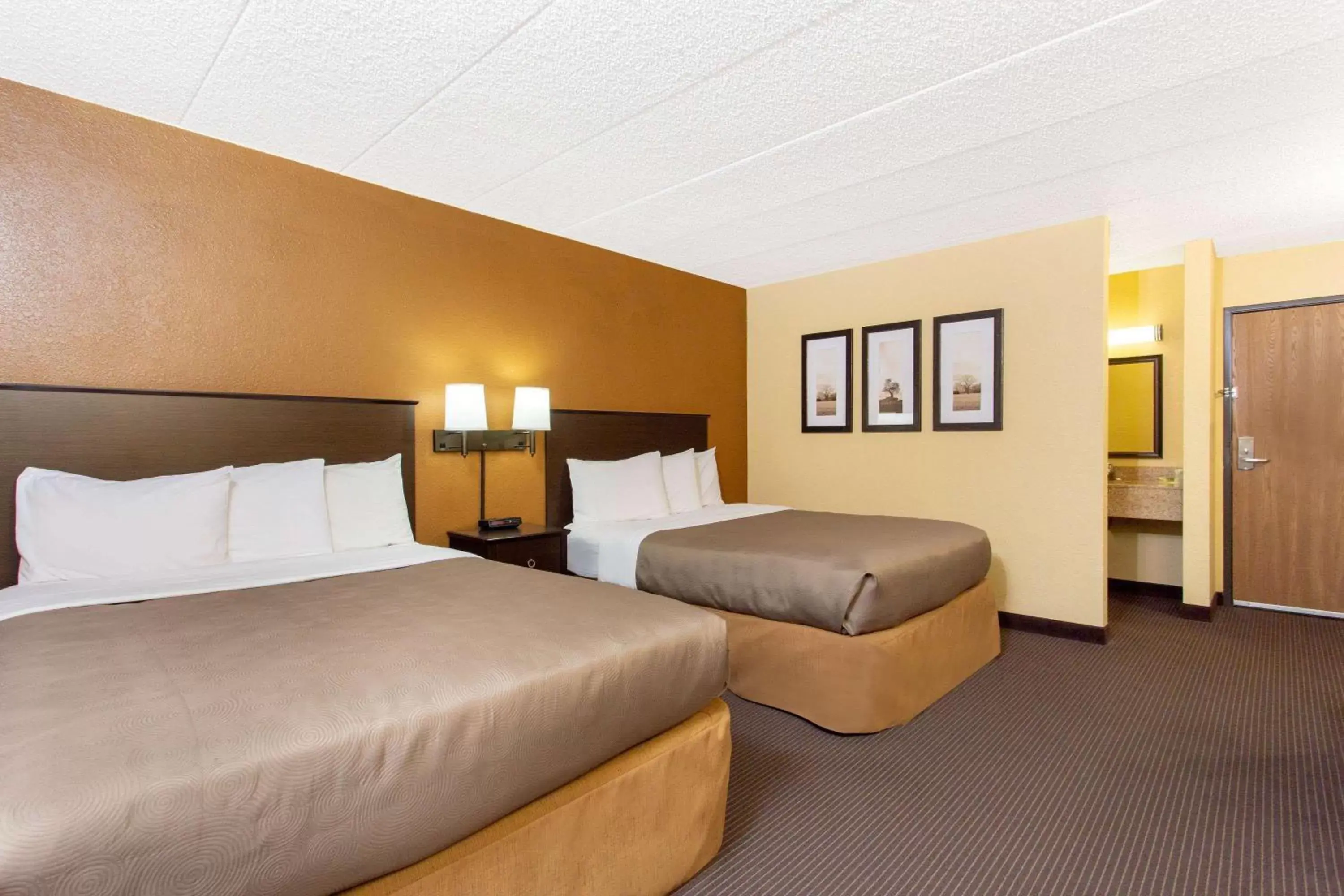 Photo of the whole room, Bed in AmericInn by Wyndham West Bend