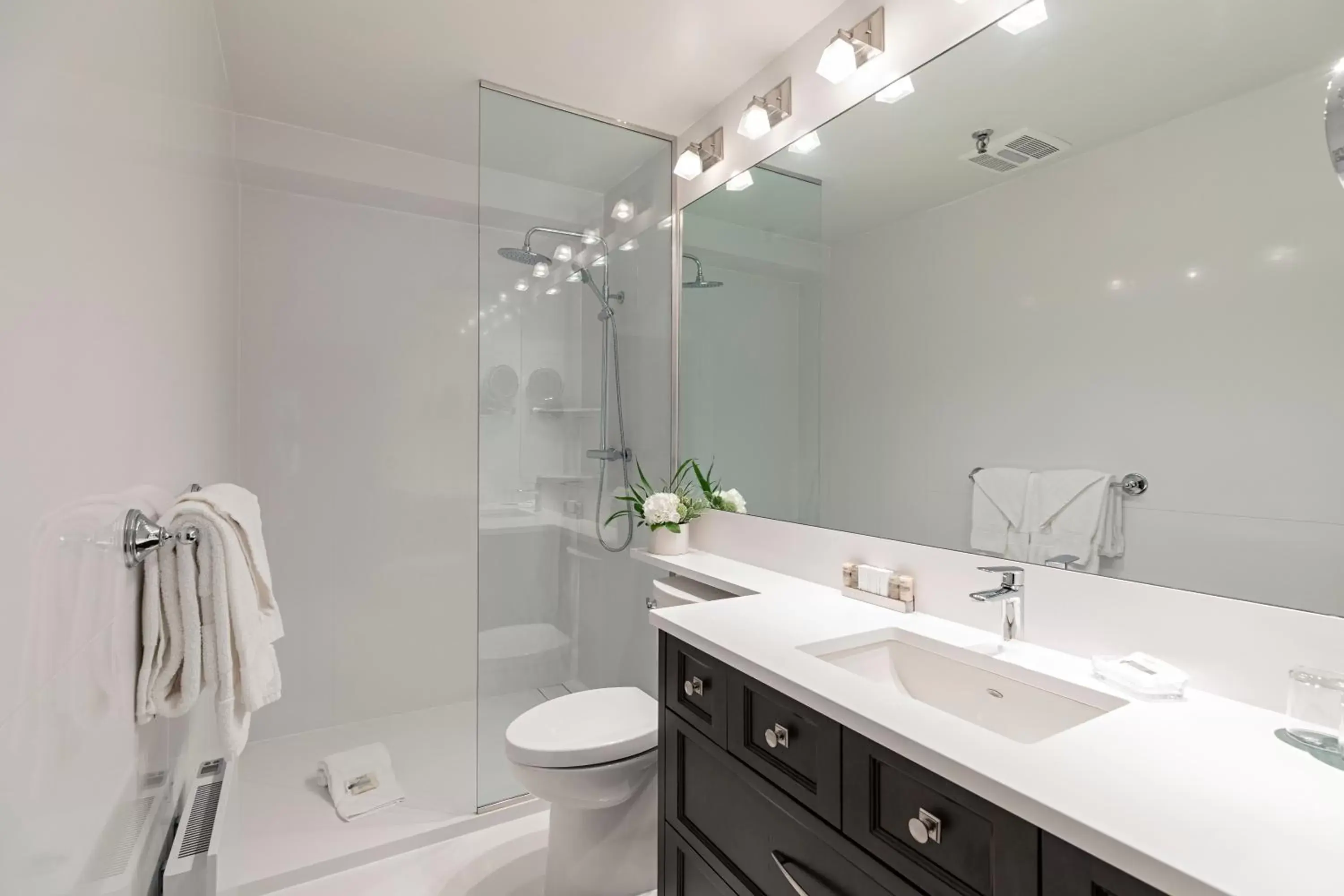 Bathroom in Ripplecove Hotel & Spa