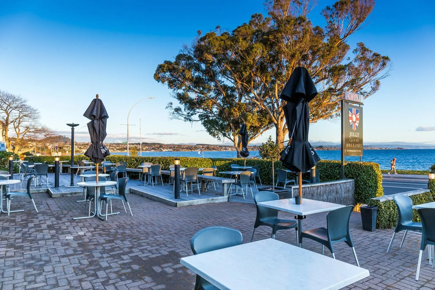 Alcoholic drinks in Twin Peaks Lakeside Inn