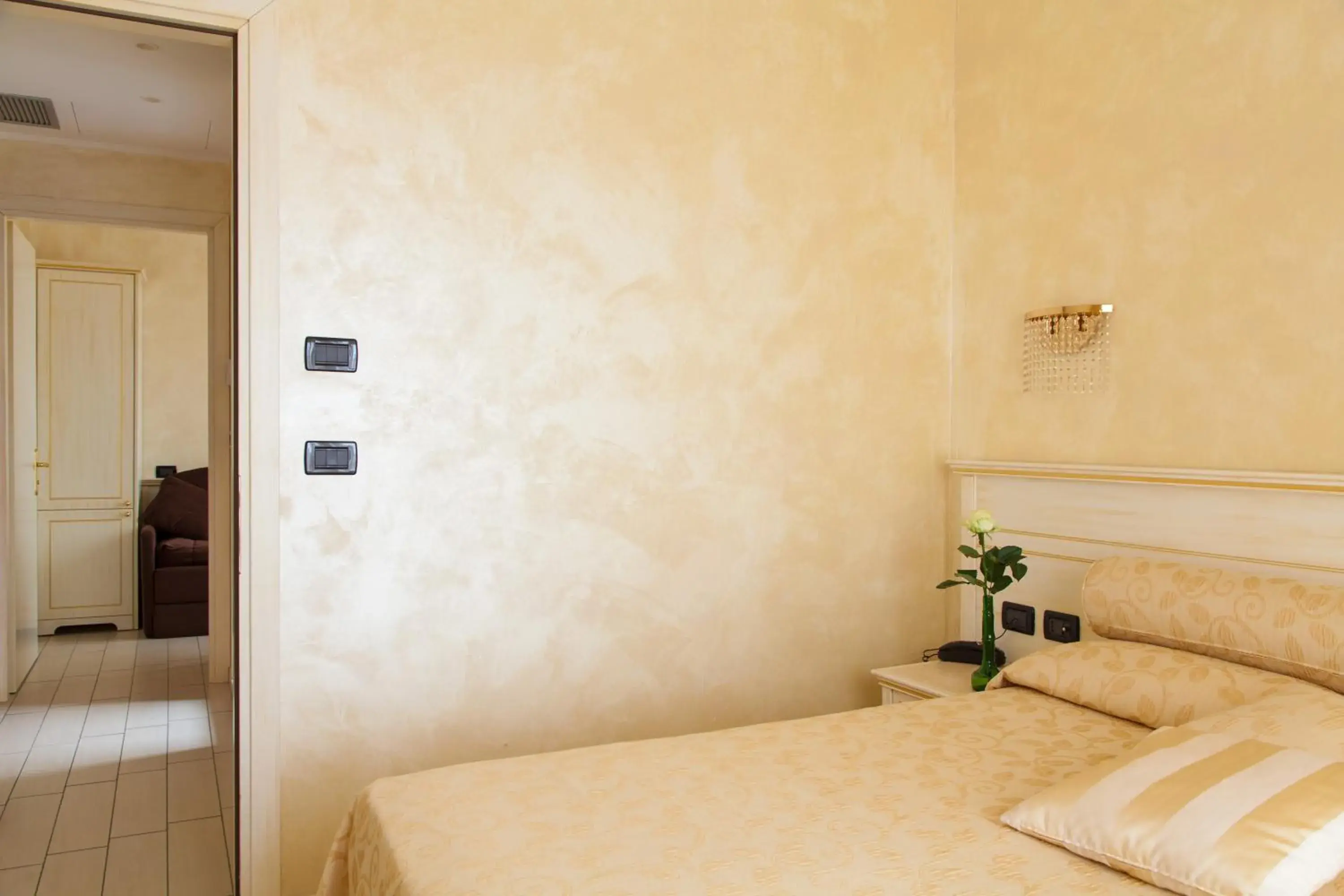 Photo of the whole room, Bed in Allegroitalia Alassio Rosa