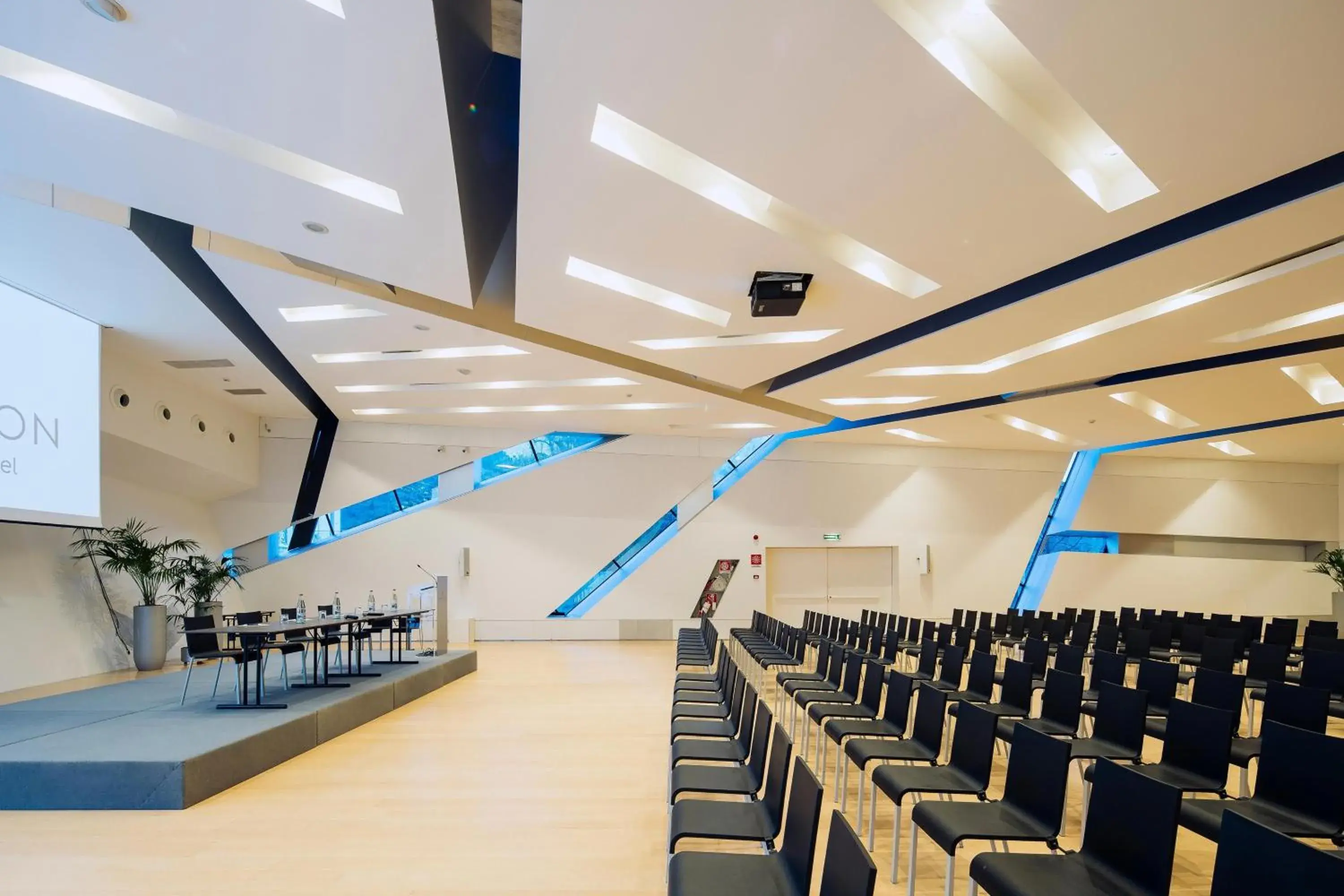 Meeting/conference room in Sheraton Lake Como Hotel