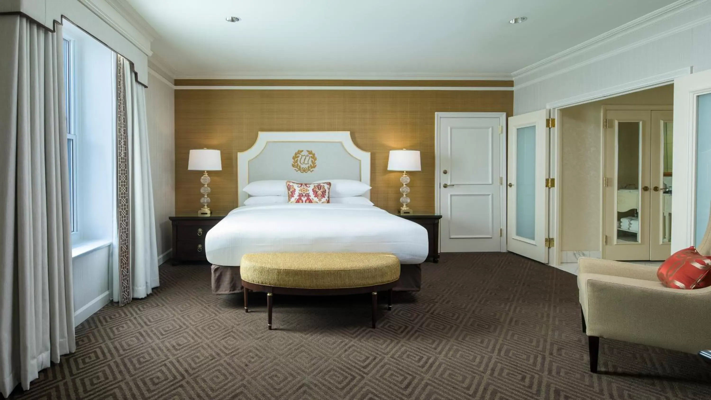 Photo of the whole room, Bed in Willard InterContinental Washington, an IHG Hotel