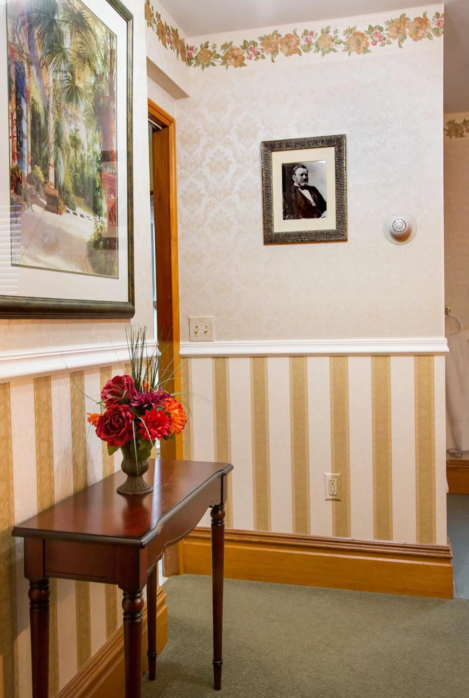 Decorative detail in Glynn House Inn