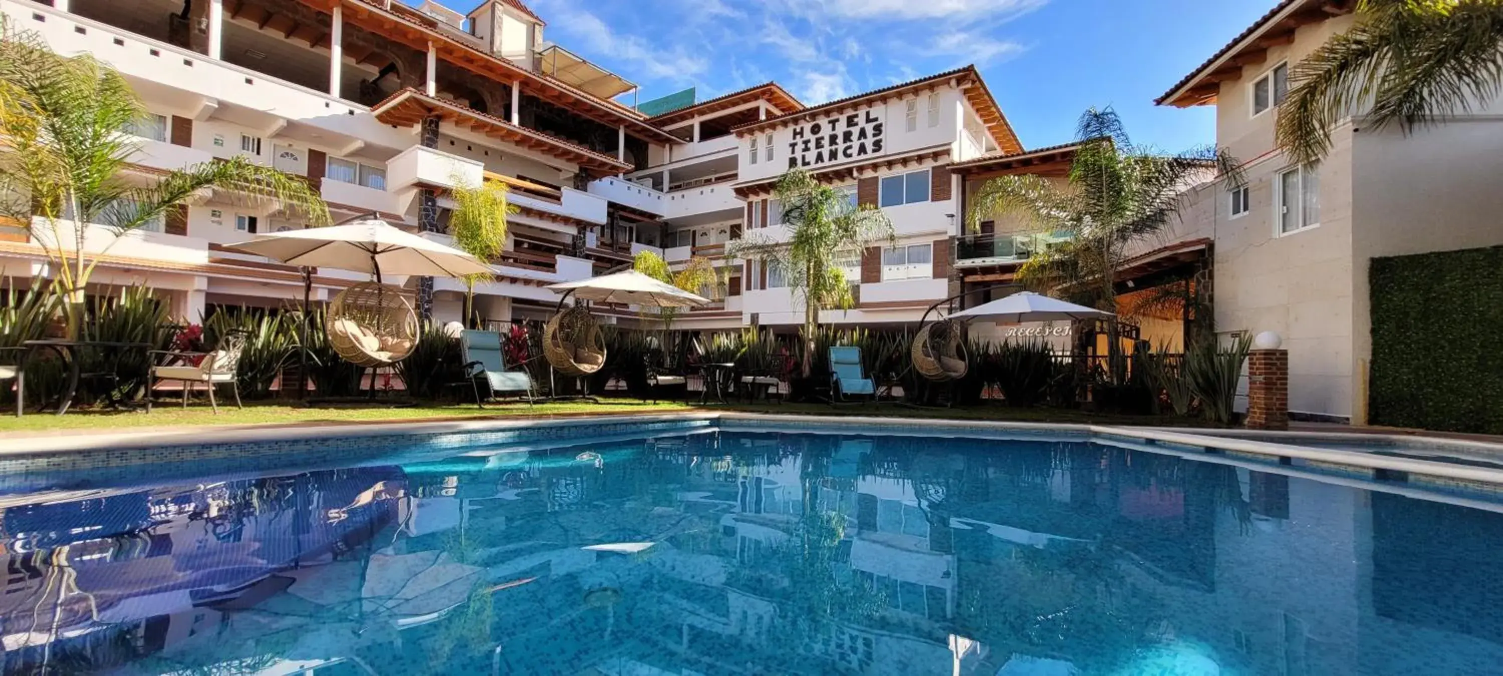 Property building, Swimming Pool in Hotel Tierras Blancas