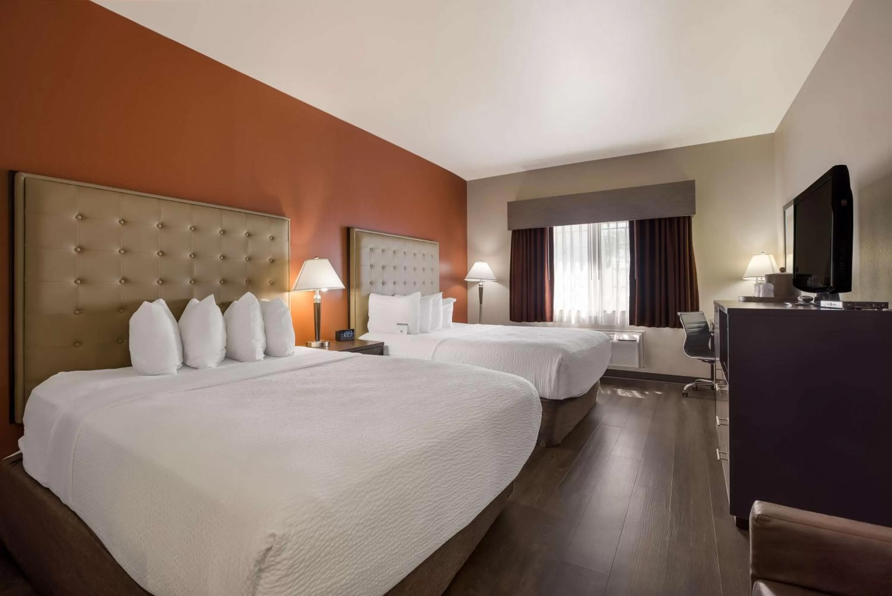 Bedroom, Bed in Best Western Northwest Lodge