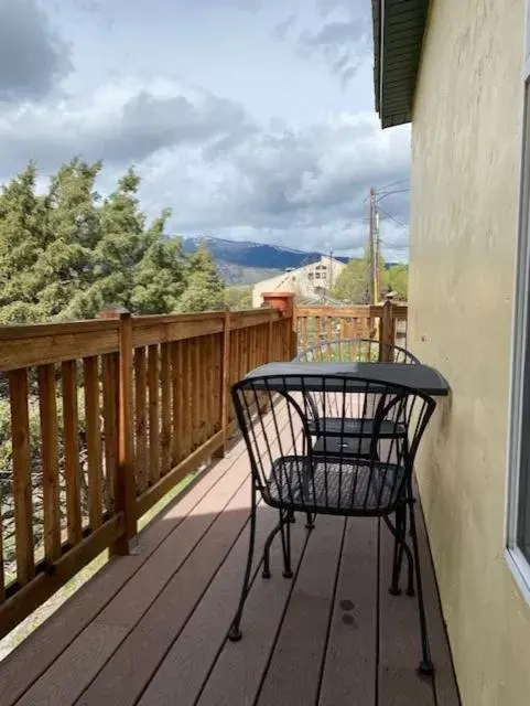 Balcony/Terrace in Yellowstone Riverside Cottages